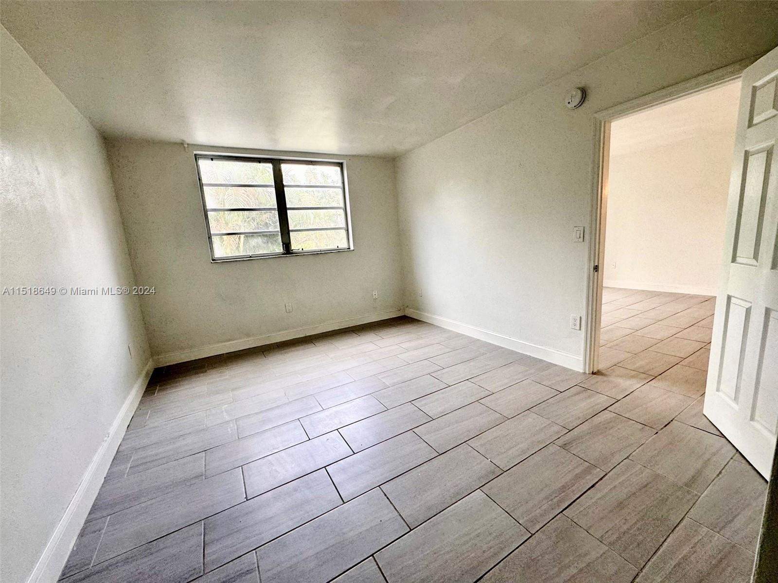 2905 Point East Dr L102, Aventura, FL 33160, 1 Bedroom Bedrooms, ,1 BathroomBathrooms,Residential,For Sale,Point East Dr,A11518649