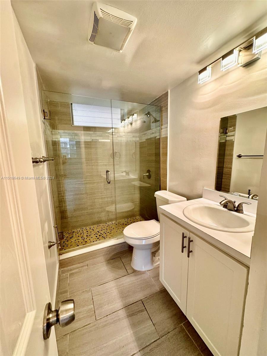 2905 Point East Dr L102, Aventura, FL 33160, 1 Bedroom Bedrooms, ,1 BathroomBathrooms,Residential,For Sale,Point East Dr,A11518649