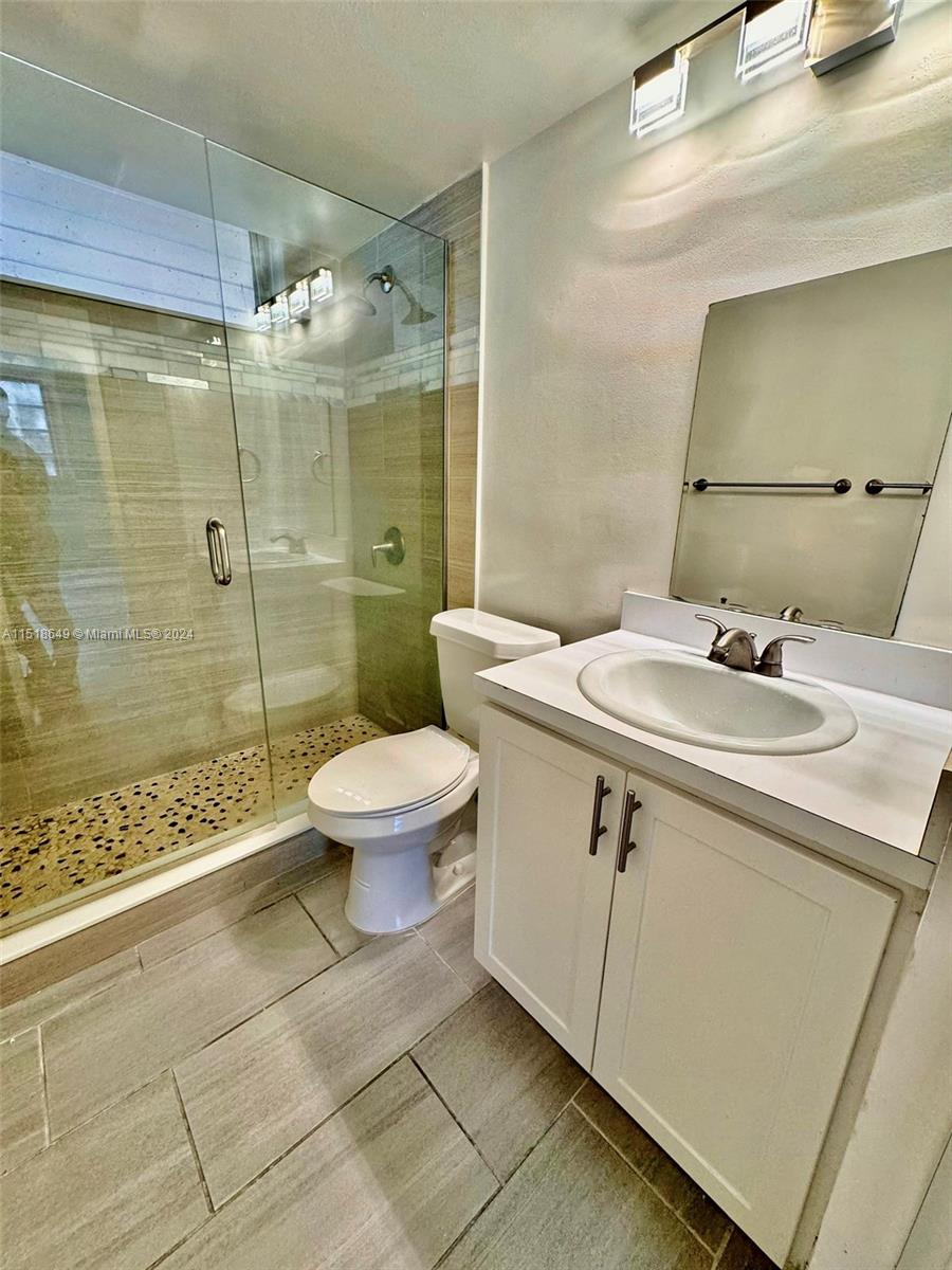 2905 Point East Dr L102, Aventura, FL 33160, 1 Bedroom Bedrooms, ,1 BathroomBathrooms,Residential,For Sale,Point East Dr,A11518649