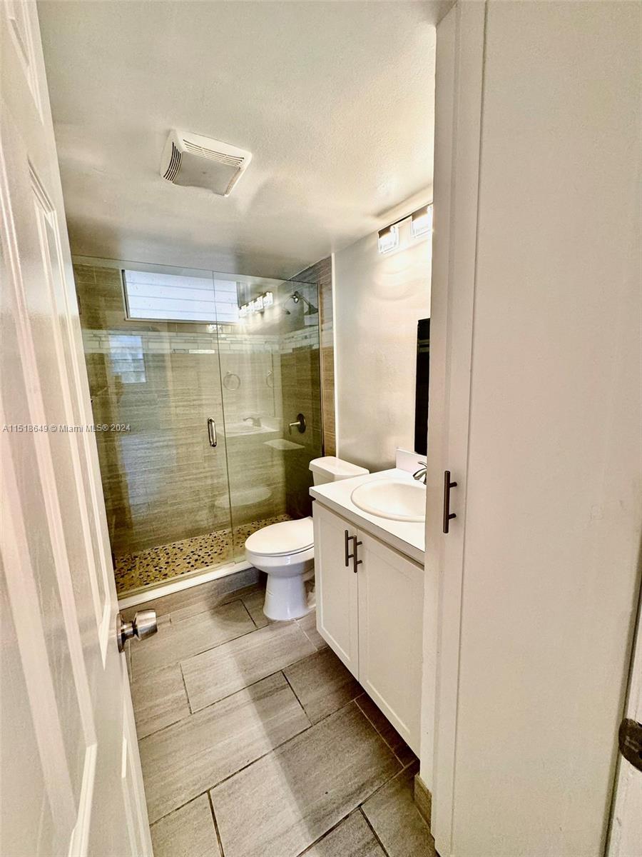 2905 Point East Dr L102, Aventura, FL 33160, 1 Bedroom Bedrooms, ,1 BathroomBathrooms,Residential,For Sale,Point East Dr,A11518649