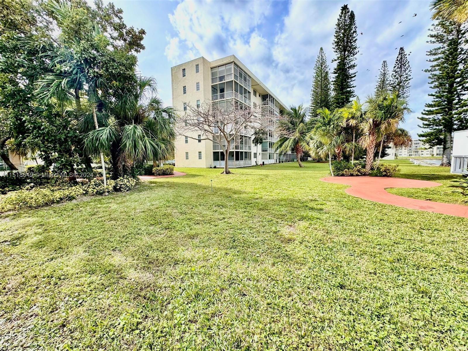 2905 Point East Dr L102, Aventura, FL 33160, 1 Bedroom Bedrooms, ,1 BathroomBathrooms,Residential,For Sale,Point East Dr,A11518649