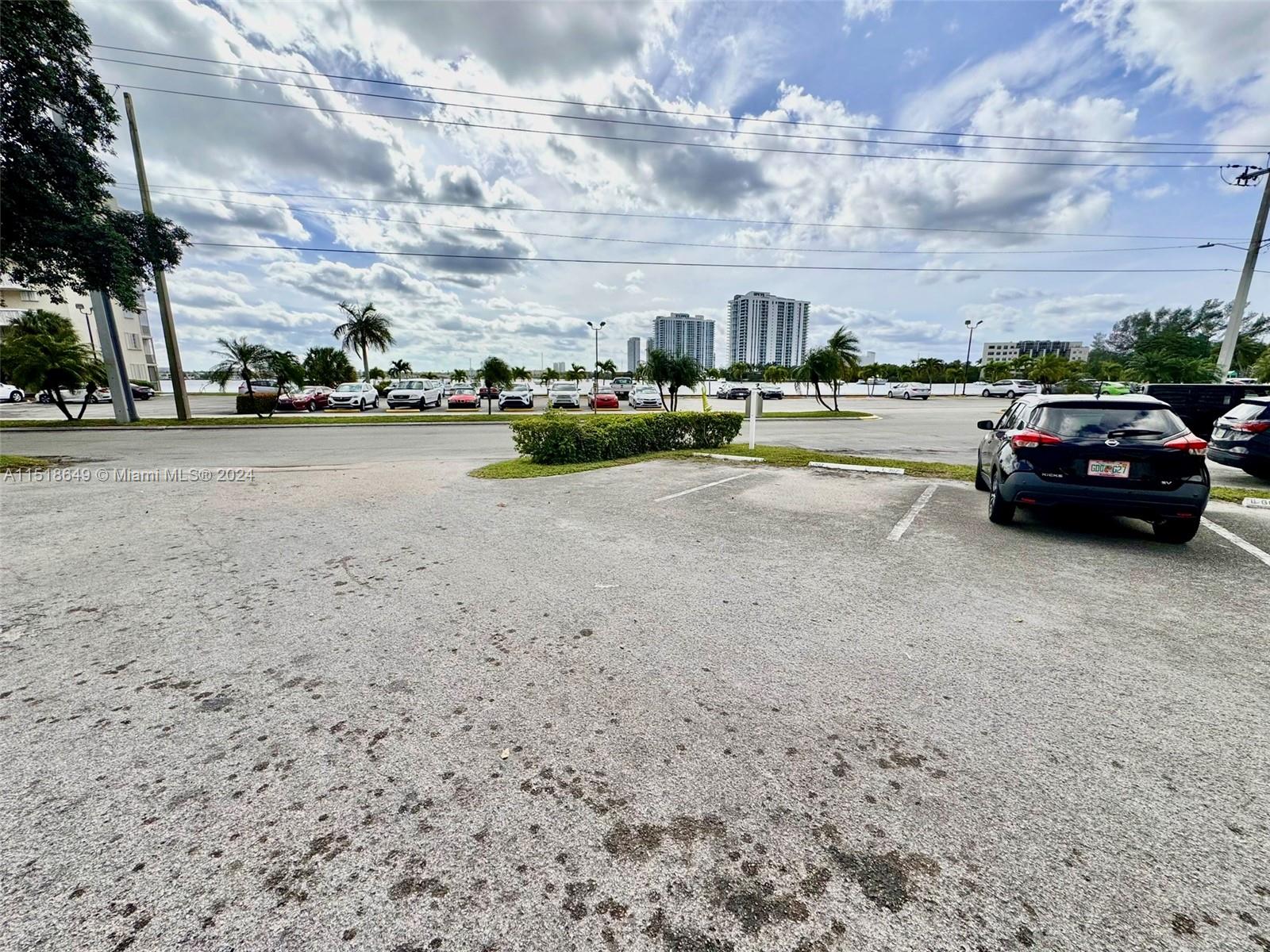 2905 Point East Dr L102, Aventura, FL 33160, 1 Bedroom Bedrooms, ,1 BathroomBathrooms,Residential,For Sale,Point East Dr,A11518649