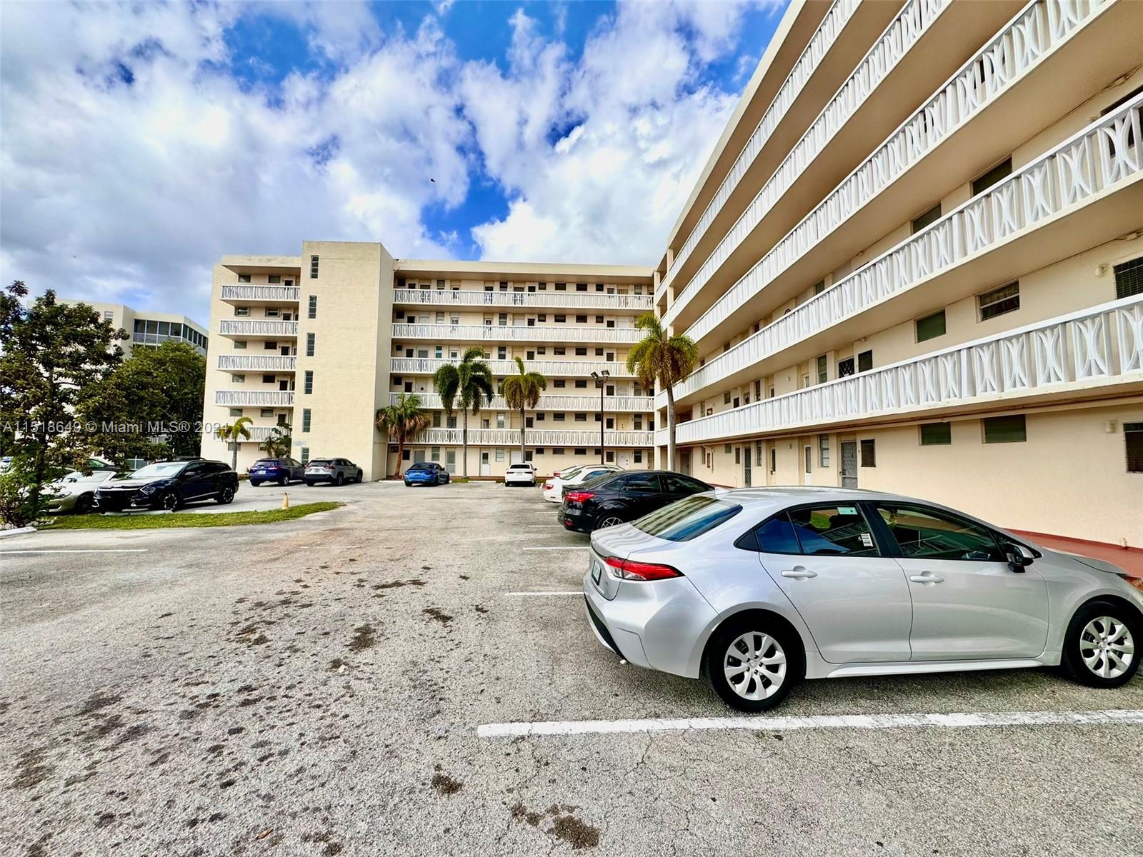 2905 Point East Dr L102, Aventura, FL 33160, 1 Bedroom Bedrooms, ,1 BathroomBathrooms,Residential,For Sale,Point East Dr,A11518649