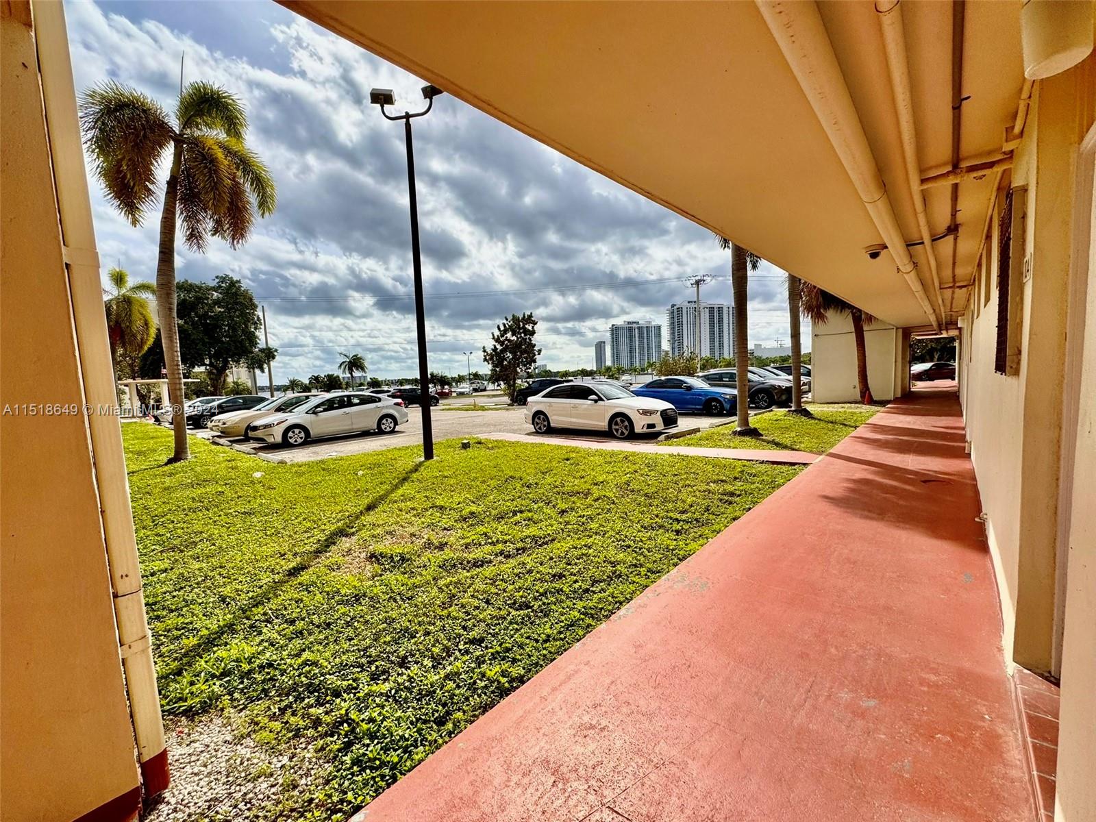 2905 Point East Dr L102, Aventura, FL 33160, 1 Bedroom Bedrooms, ,1 BathroomBathrooms,Residential,For Sale,Point East Dr,A11518649