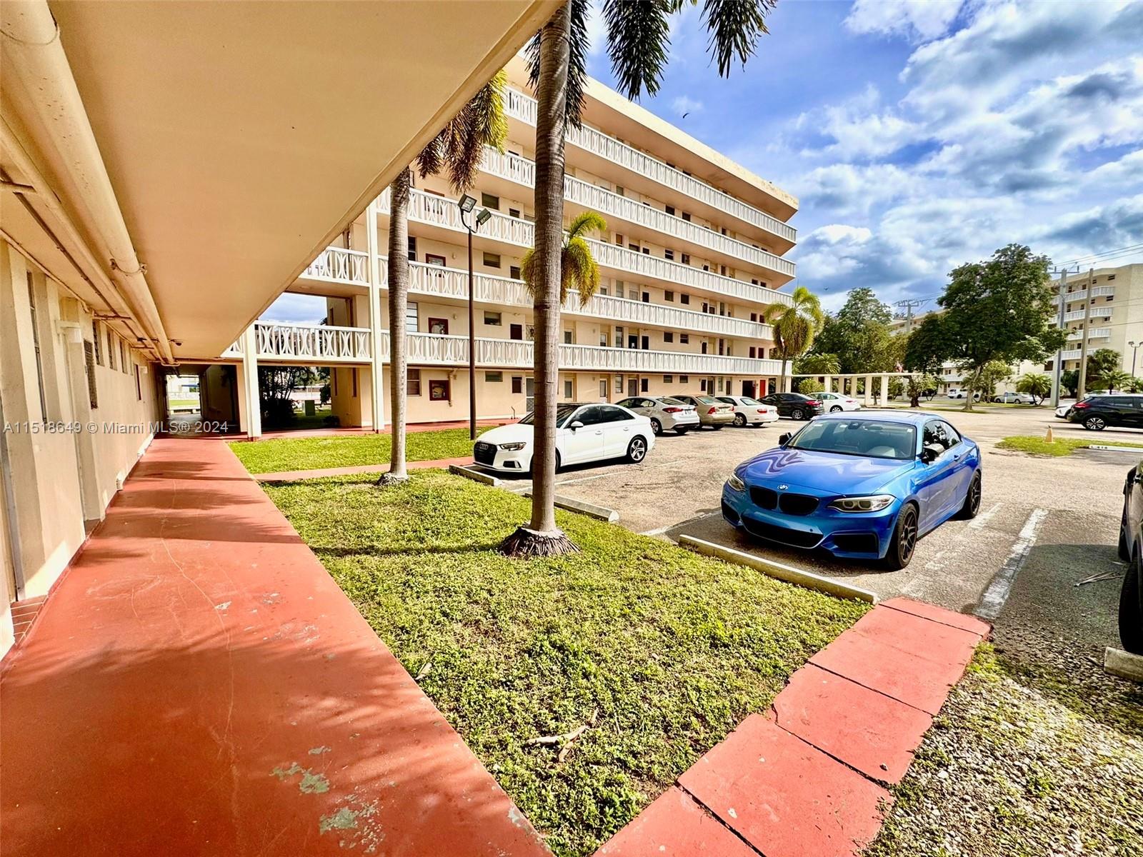 2905 Point East Dr L102, Aventura, FL 33160, 1 Bedroom Bedrooms, ,1 BathroomBathrooms,Residential,For Sale,Point East Dr,A11518649