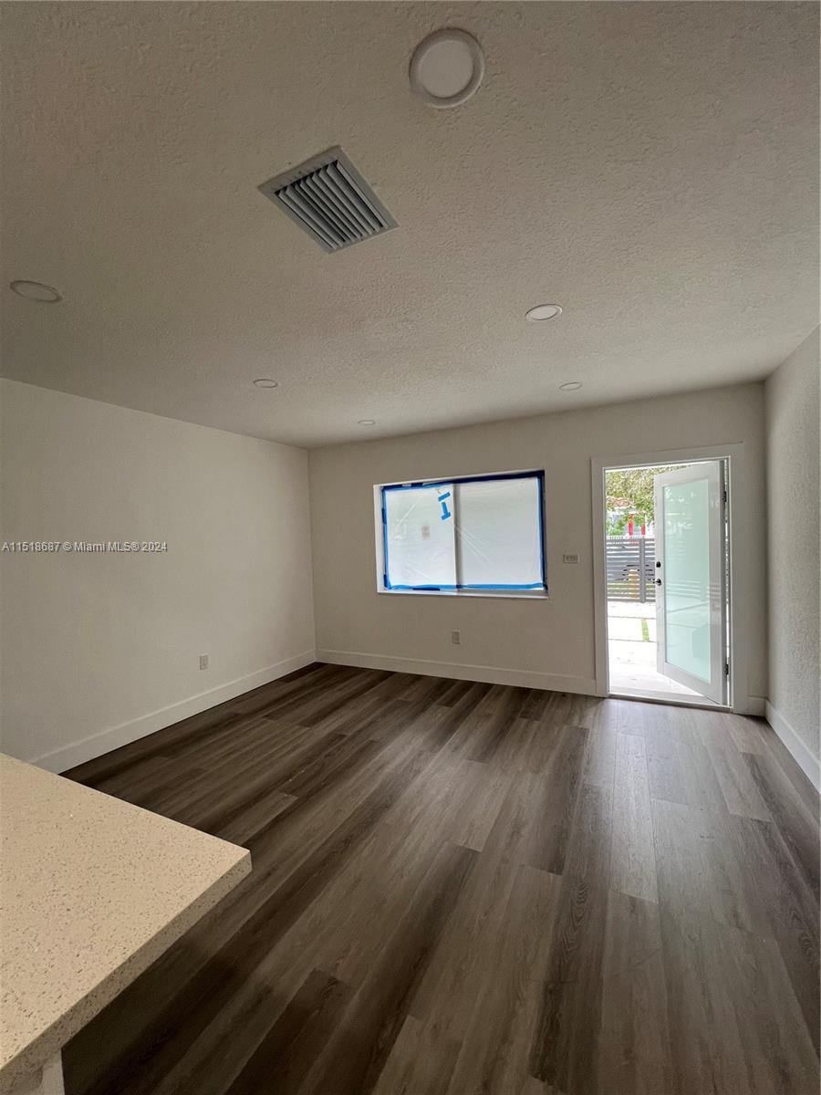 5511 NW 1st Ave 5511, Miami, Florida 33127, 3 Bedrooms Bedrooms, ,2 BathroomsBathrooms,Residentiallease,For Rent,5511 NW 1st Ave 5511,A11518687