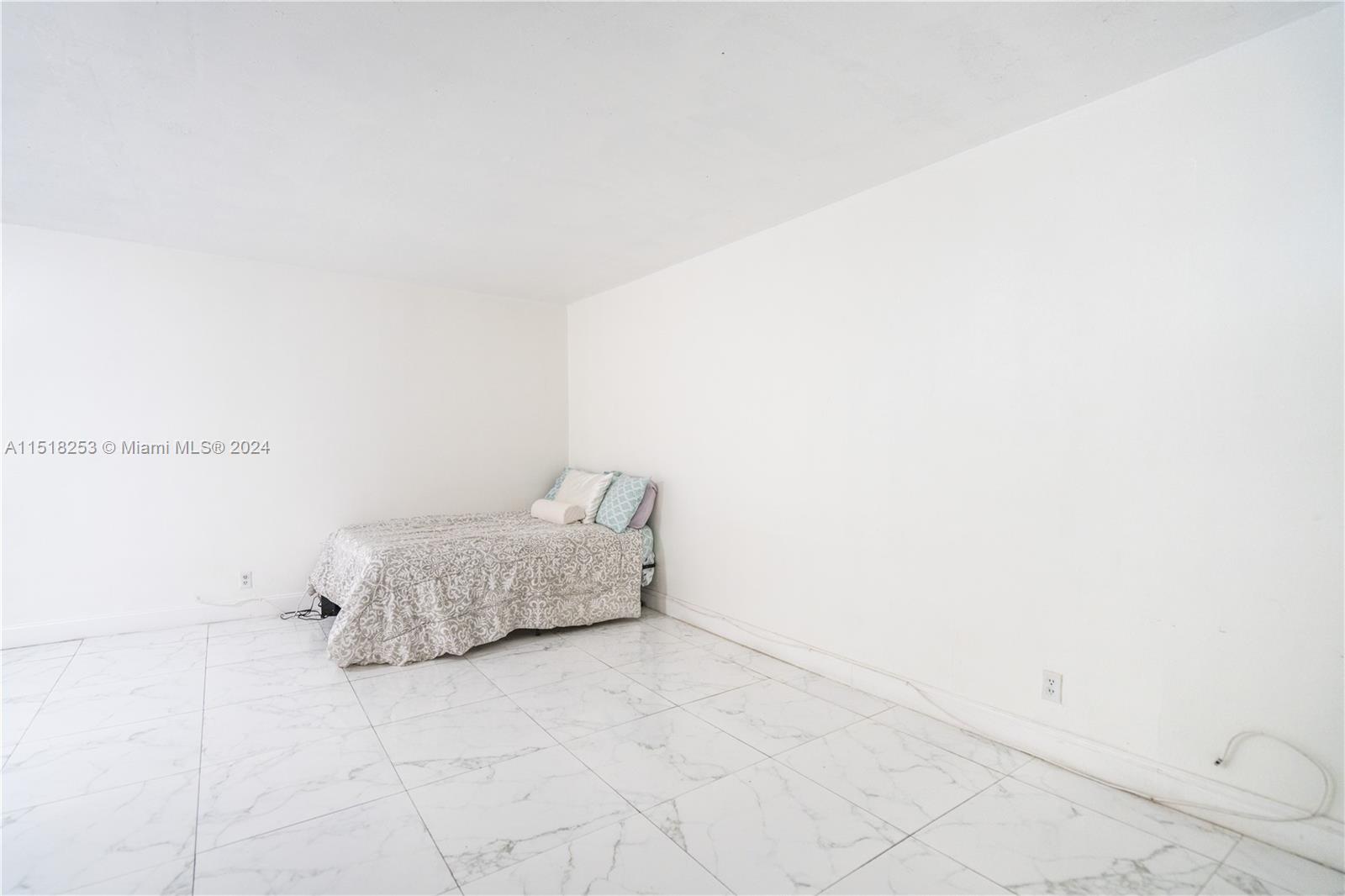 915 Jefferson Ave 2C, Miami Beach, Florida 33139, 1 Bedroom Bedrooms, ,1 BathroomBathrooms,Residentiallease,For Rent,915 Jefferson Ave 2C,A11518253