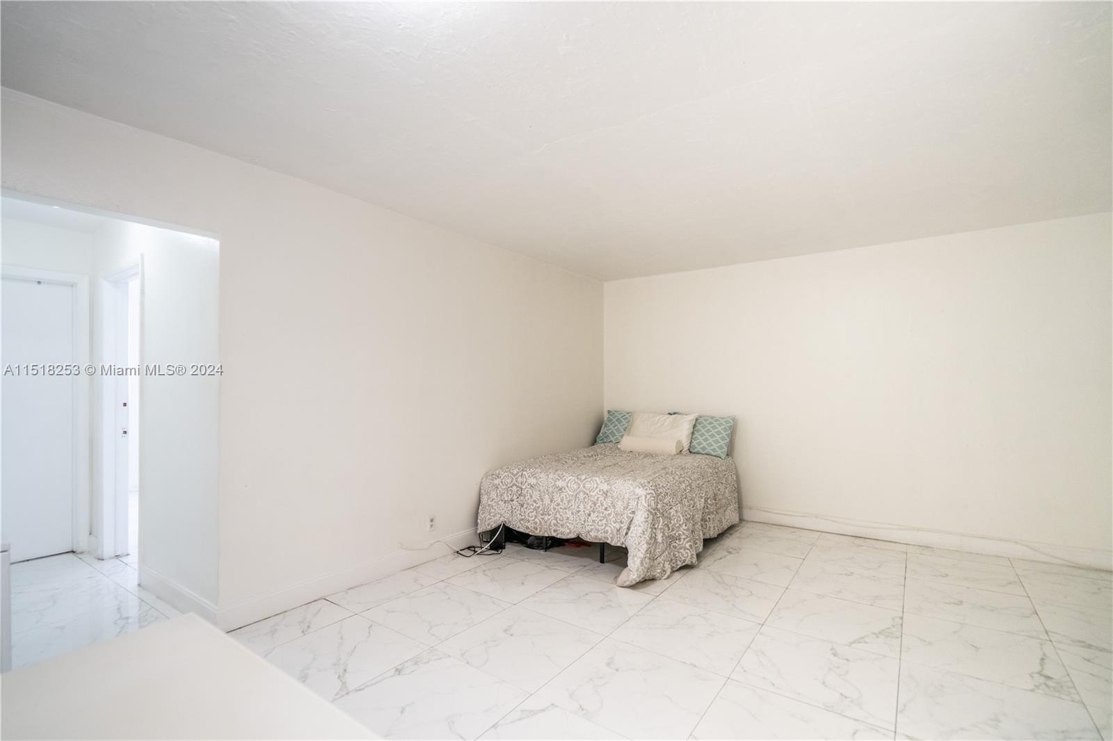 915 Jefferson Ave 2C, Miami Beach, Florida 33139, 1 Bedroom Bedrooms, ,1 BathroomBathrooms,Residentiallease,For Rent,915 Jefferson Ave 2C,A11518253