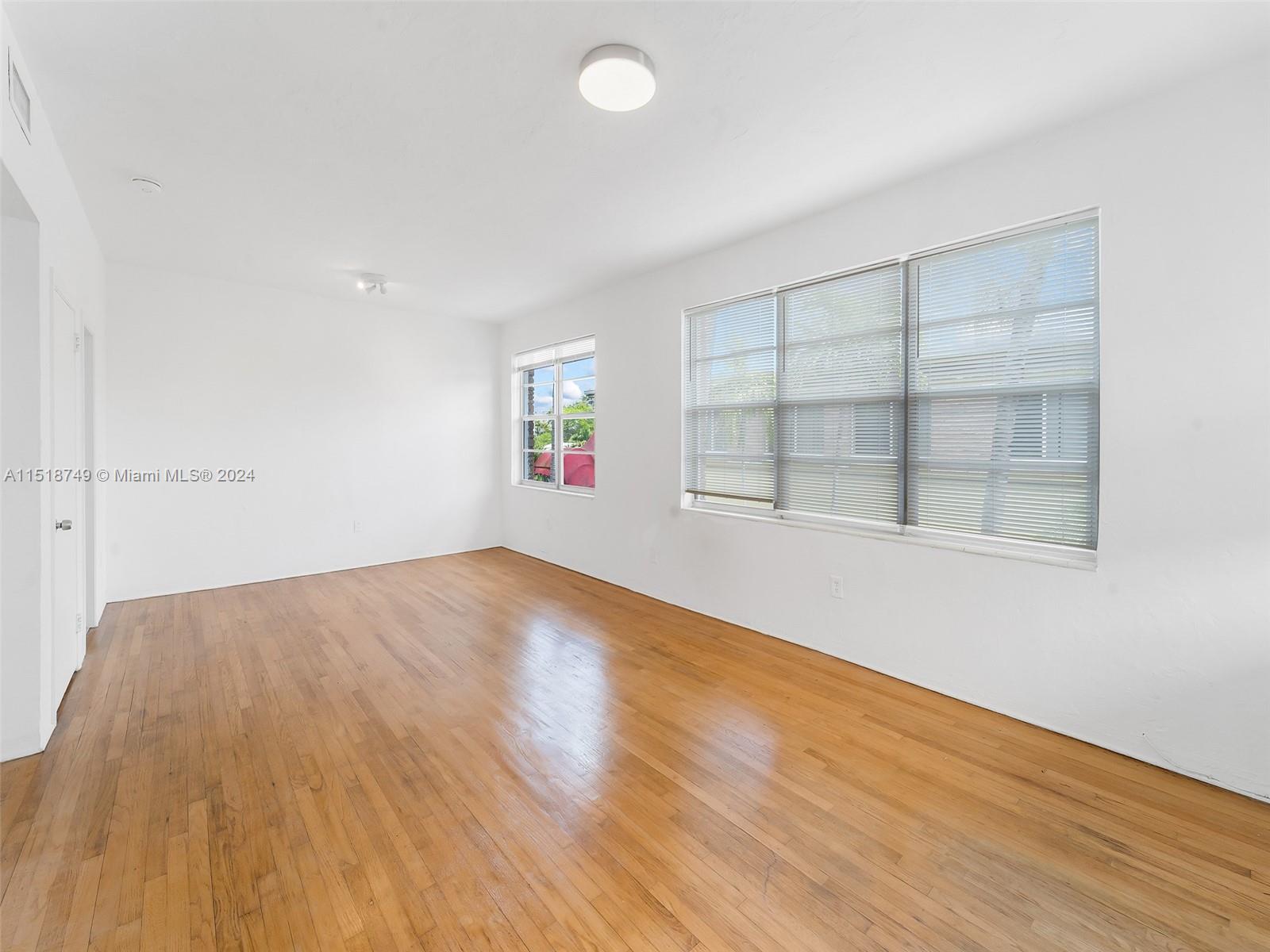 6945 Rue Vendome 3, Miami Beach, Florida 33141, 1 Bedroom Bedrooms, ,1 BathroomBathrooms,Residentiallease,For Rent,6945 Rue Vendome 3,A11518749