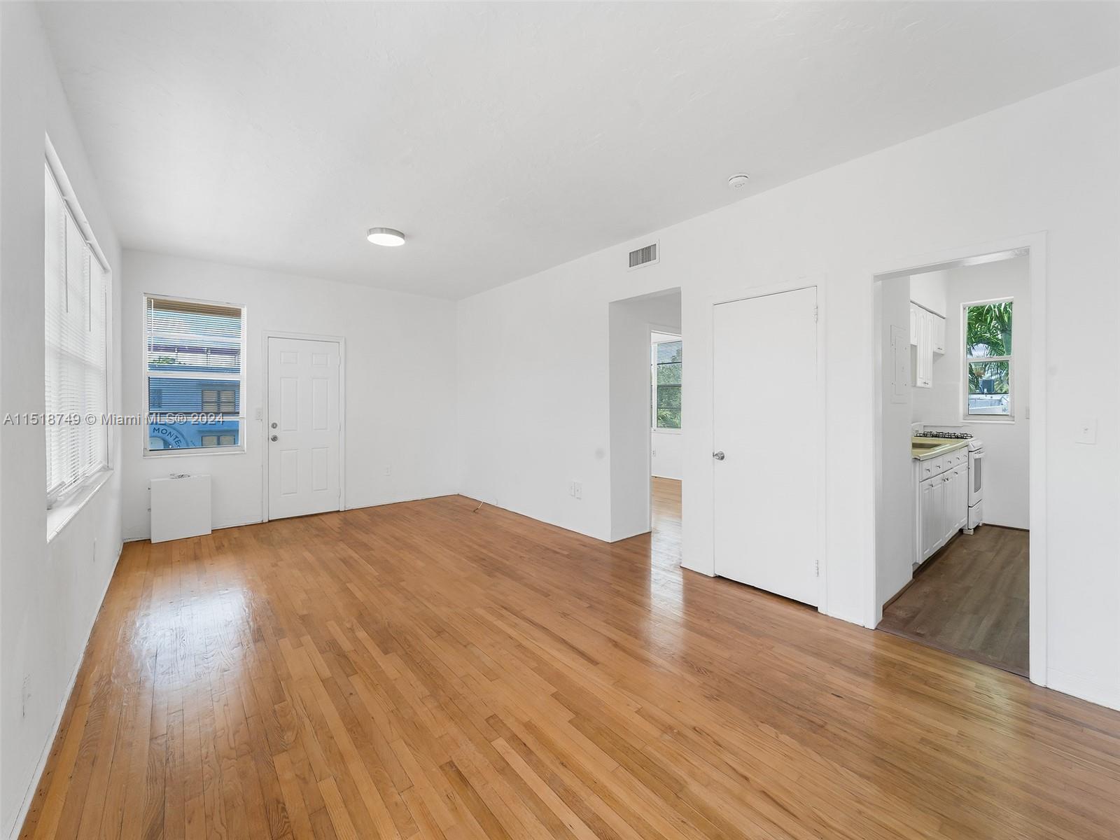 6945 Rue Vendome 3, Miami Beach, Florida 33141, 1 Bedroom Bedrooms, ,1 BathroomBathrooms,Residentiallease,For Rent,6945 Rue Vendome 3,A11518749