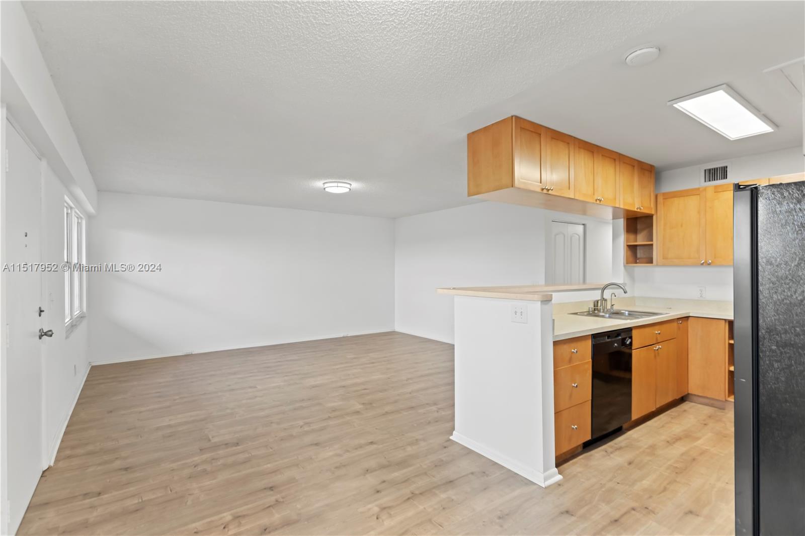 13355 SW 9th Ct 417H, Pembroke Pines, Florida 33027, 2 Bedrooms Bedrooms, ,2 BathroomsBathrooms,Residential,For Sale,13355 SW 9th Ct 417H,A11517952