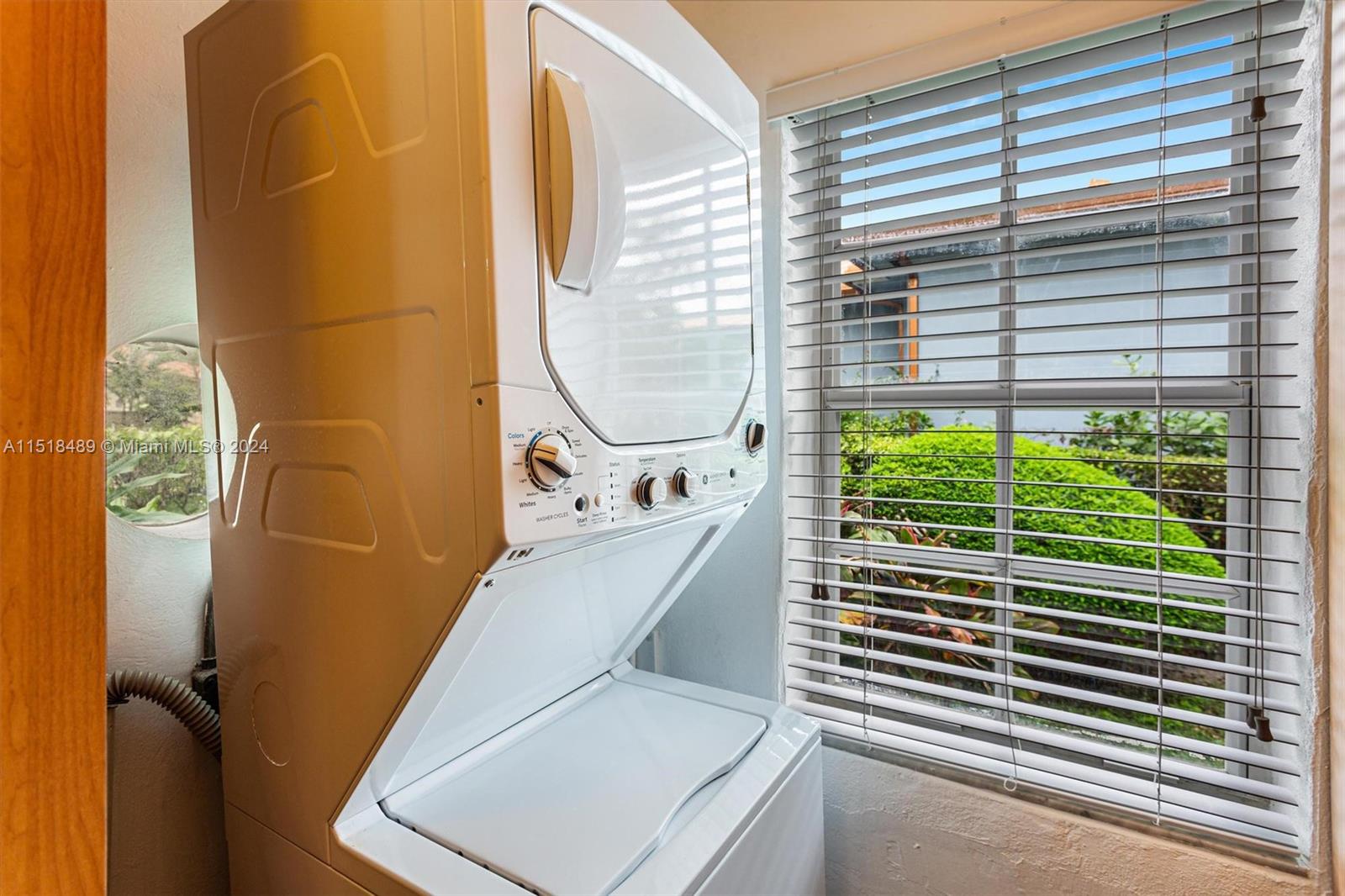 327 Falcon Ave, Miami Springs, Florida 33166, 3 Bedrooms Bedrooms, ,2 BathroomsBathrooms,Residential,For Sale,327 Falcon Ave,A11518489