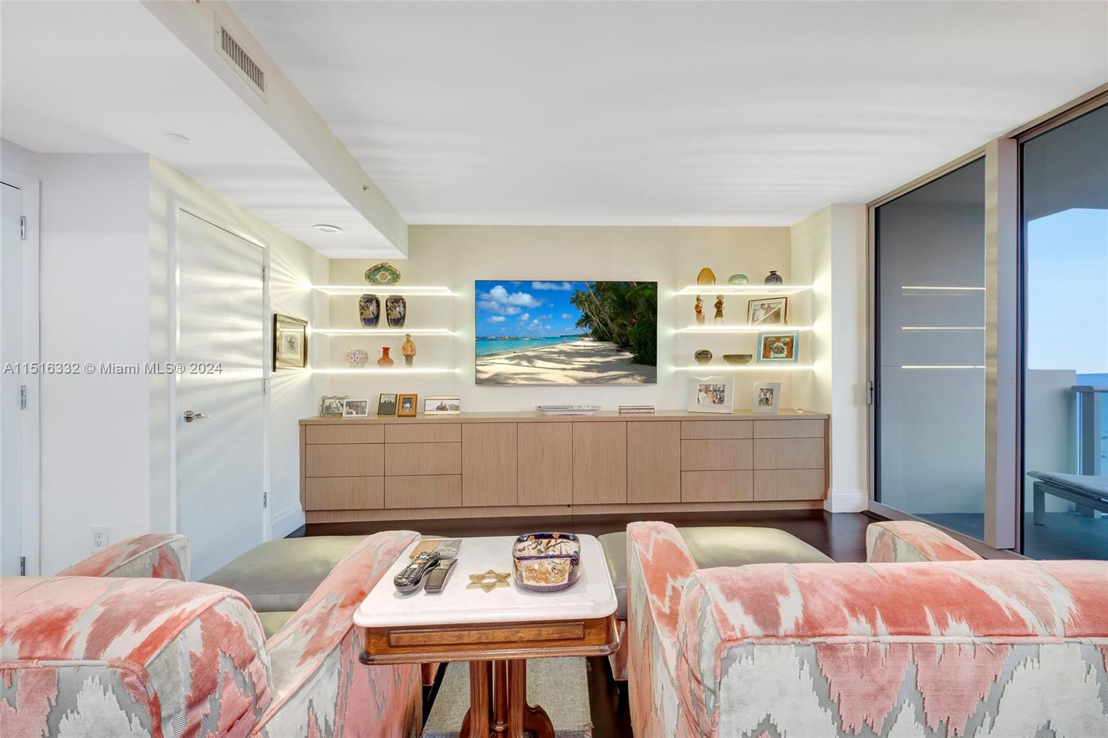 1455 Ocean Dr 904, Miami Beach, FL 33139, 1 Bedroom Bedrooms, ,2 BathroomsBathrooms,Residential,For Sale,Ocean Dr,A11516332