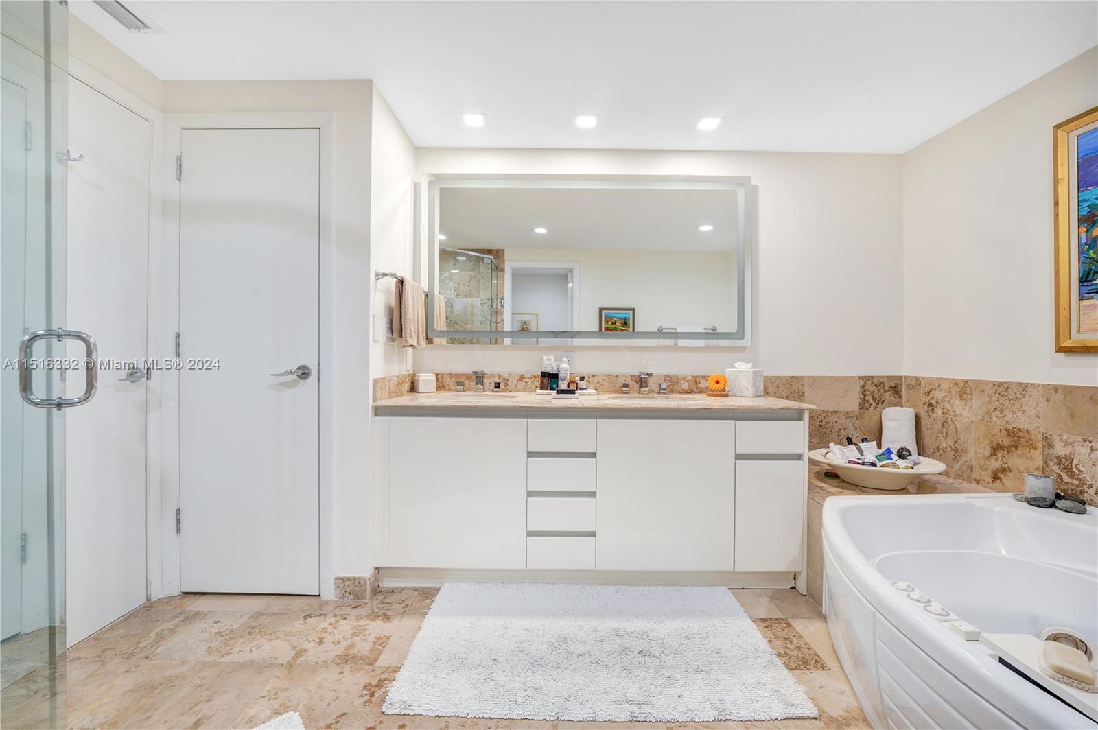 1455 Ocean Dr 904, Miami Beach, FL 33139, 1 Bedroom Bedrooms, ,2 BathroomsBathrooms,Residential,For Sale,Ocean Dr,A11516332