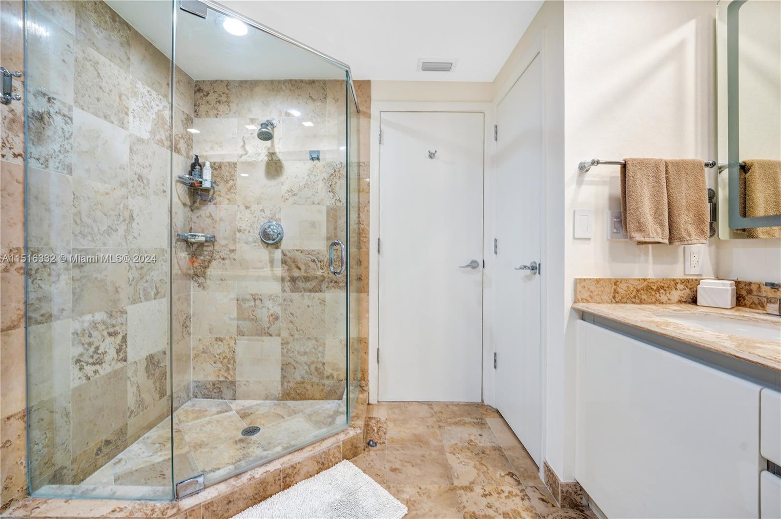 1455 Ocean Dr 904, Miami Beach, FL 33139, 1 Bedroom Bedrooms, ,2 BathroomsBathrooms,Residential,For Sale,Ocean Dr,A11516332