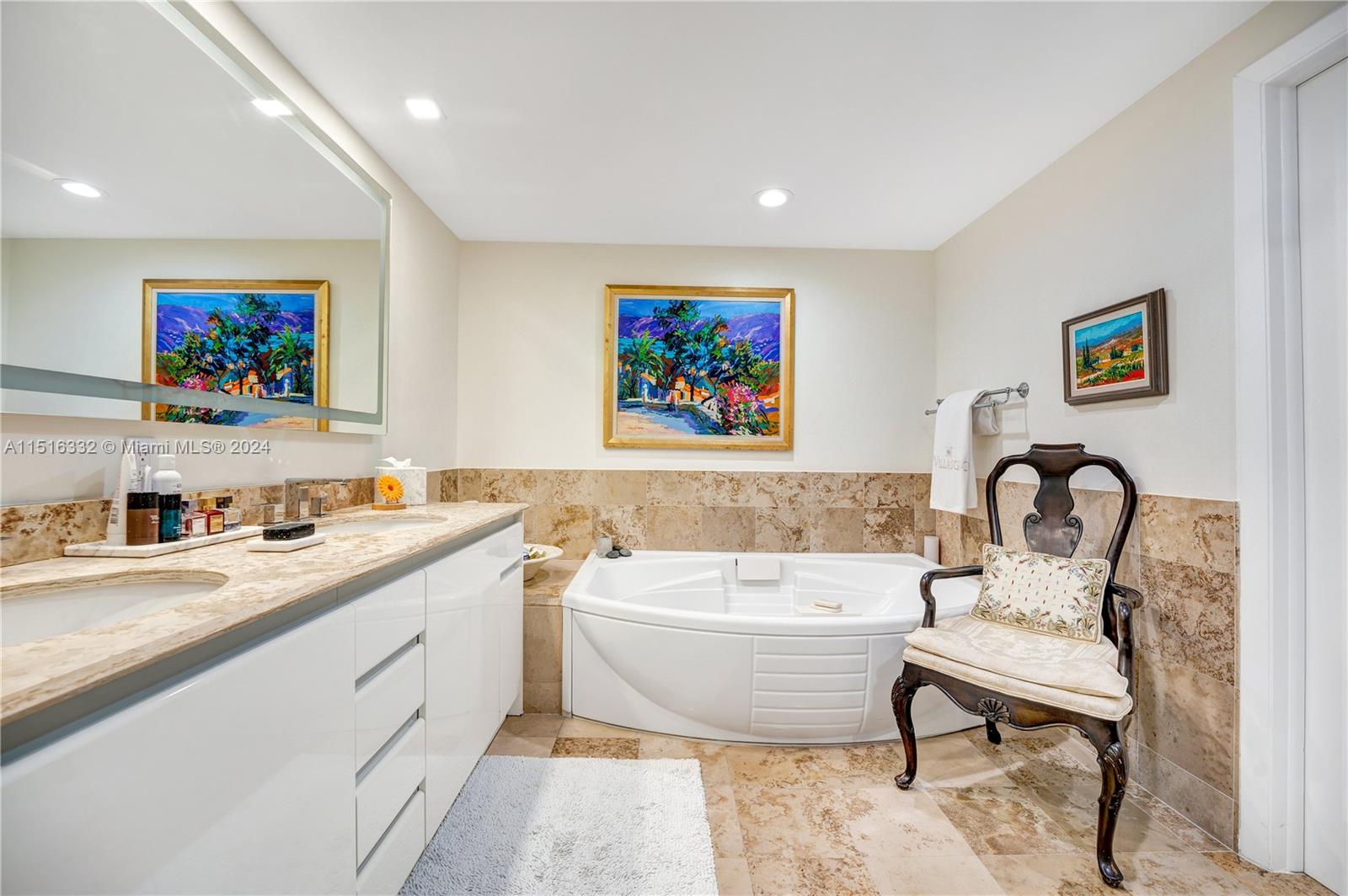 1455 Ocean Dr 904, Miami Beach, FL 33139, 1 Bedroom Bedrooms, ,2 BathroomsBathrooms,Residential,For Sale,Ocean Dr,A11516332