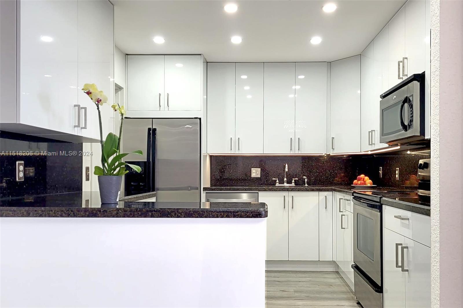 2101 S Ocean Dr 2807, Hollywood, Florida 33019, 2 Bedrooms Bedrooms, ,2 BathroomsBathrooms,Residential,For Sale,2101 S Ocean Dr 2807,A11518206