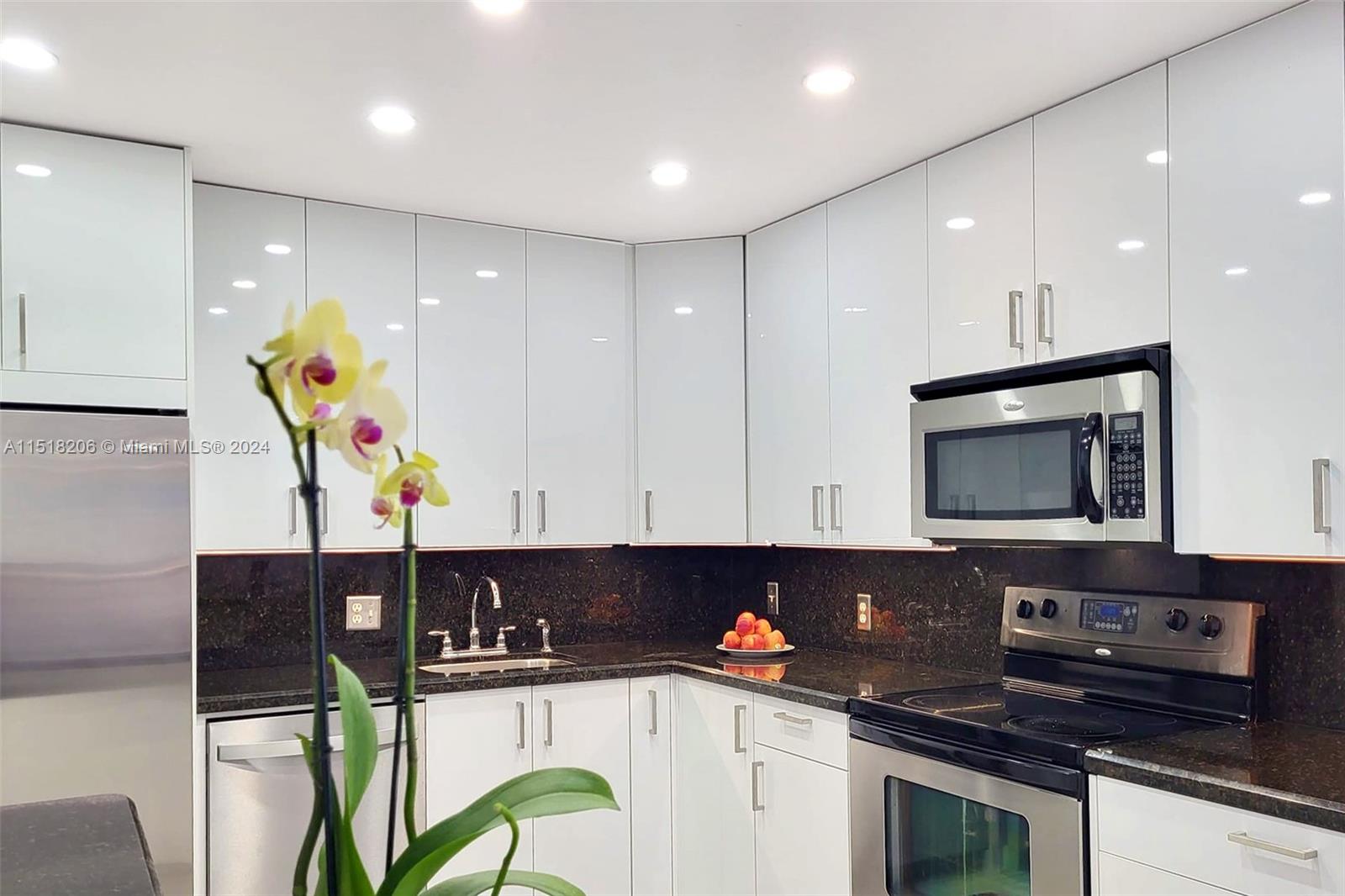 2101 S Ocean Dr 2807, Hollywood, Florida 33019, 2 Bedrooms Bedrooms, ,2 BathroomsBathrooms,Residential,For Sale,2101 S Ocean Dr 2807,A11518206