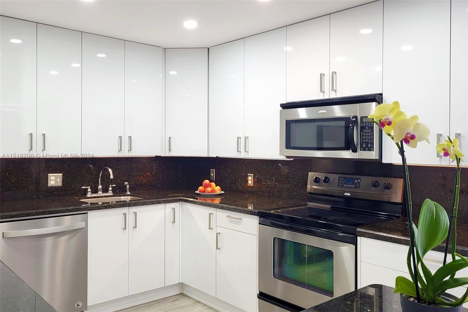 2101 S Ocean Dr 2807, Hollywood, Florida 33019, 2 Bedrooms Bedrooms, ,2 BathroomsBathrooms,Residential,For Sale,2101 S Ocean Dr 2807,A11518206