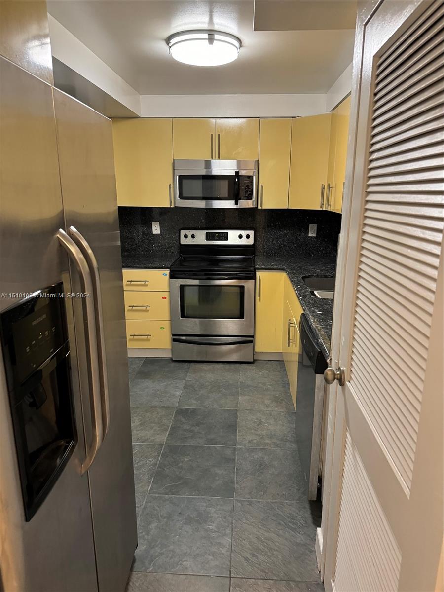 Hallandale Beach, Florida 33009, 1 Bedroom Bedrooms, ,1 BathroomBathrooms,Residentiallease,For Rent,A11519198