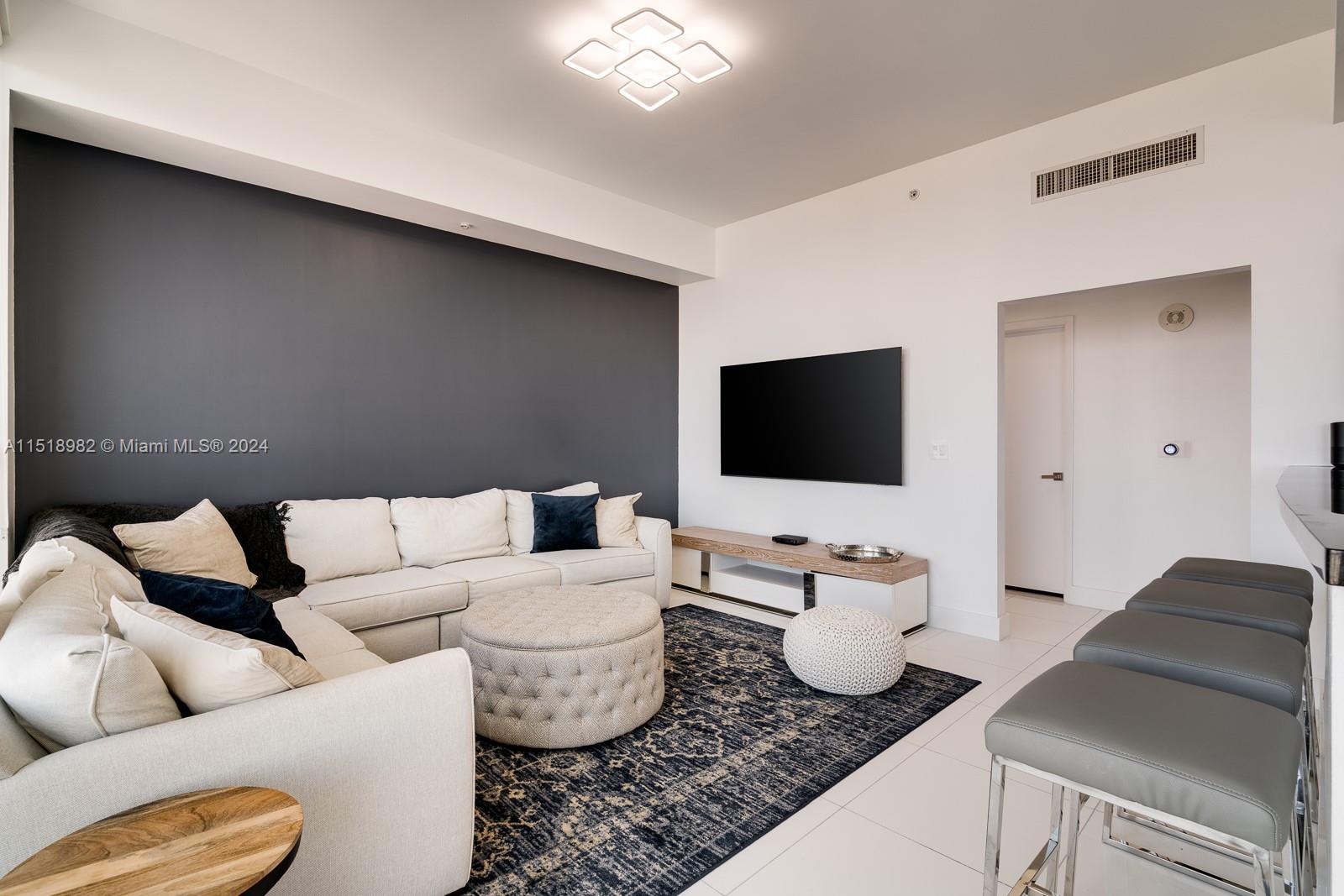 253 NE 2nd St PH4904, Miami, Florida 33132, 3 Bedrooms Bedrooms, ,5 BathroomsBathrooms,Residentiallease,For Rent,253 NE 2nd St PH4904,A11518982