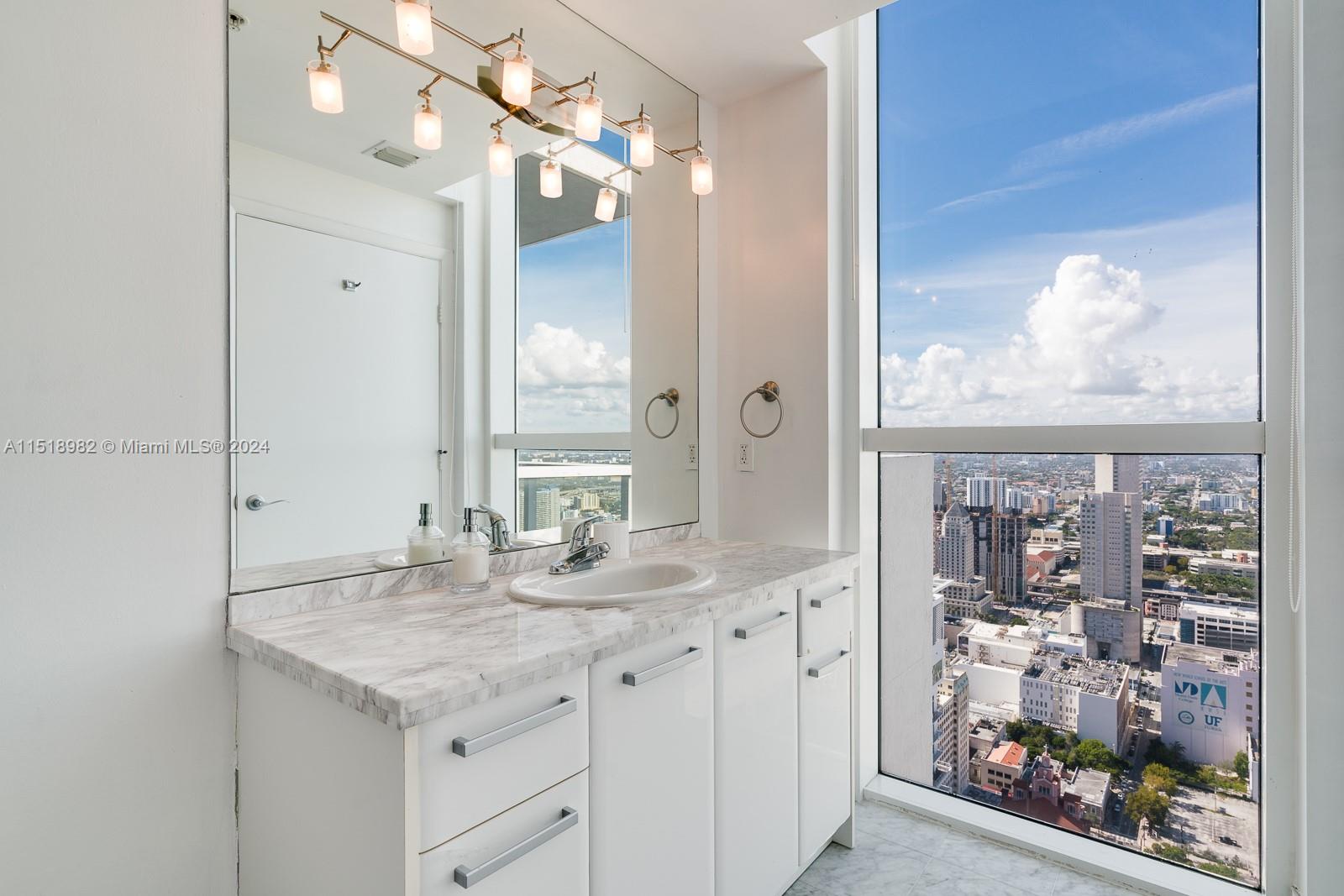253 NE 2nd St PH4904, Miami, Florida 33132, 3 Bedrooms Bedrooms, ,5 BathroomsBathrooms,Residentiallease,For Rent,253 NE 2nd St PH4904,A11518982