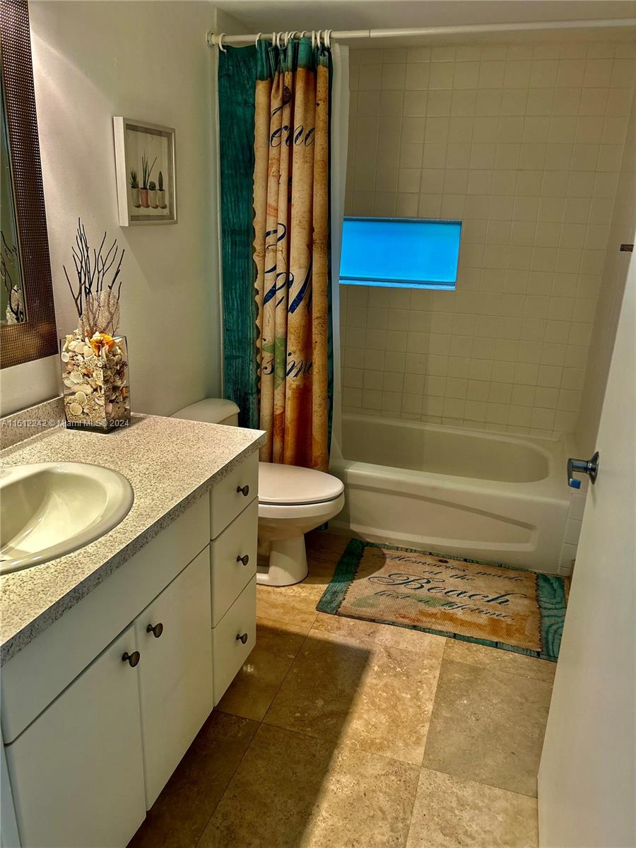 7824 Collins Ave 402, Miami Beach, Florida 33141, 2 Bedrooms Bedrooms, ,2 BathroomsBathrooms,Residentiallease,For Rent,7824 Collins Ave 402,A11512242