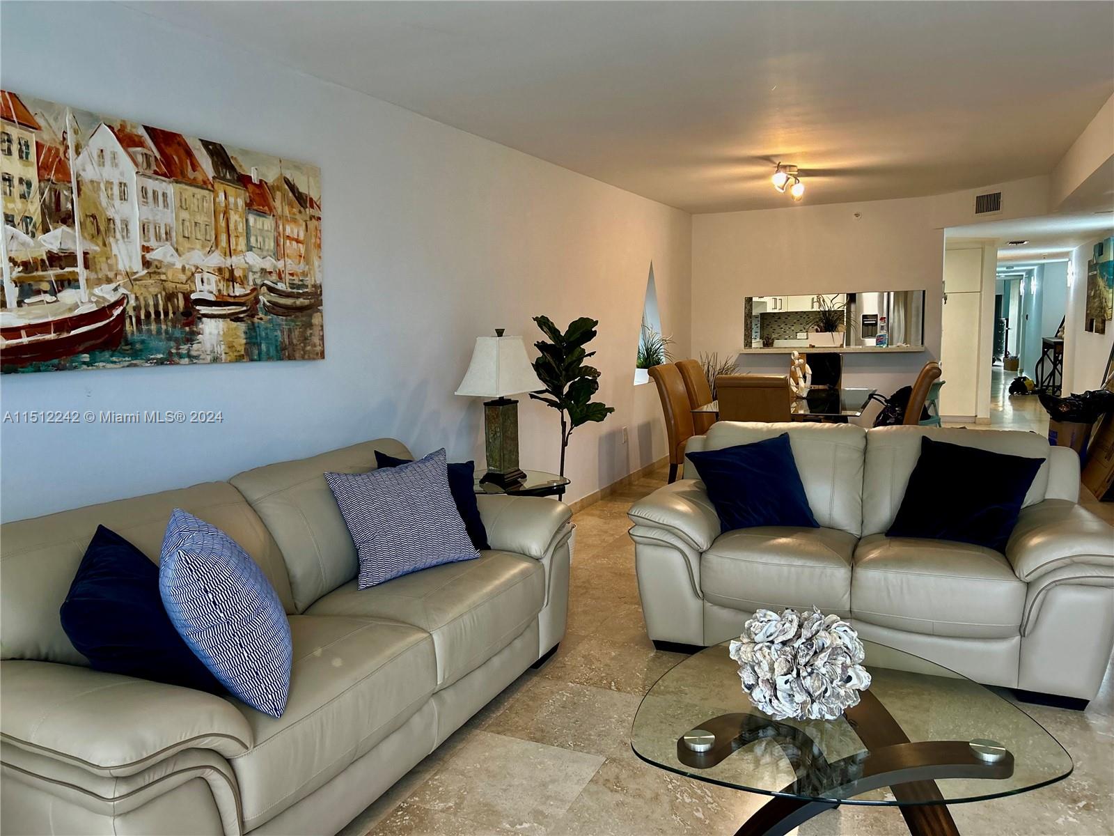 7824 Collins Ave 402, Miami Beach, Florida 33141, 2 Bedrooms Bedrooms, ,2 BathroomsBathrooms,Residentiallease,For Rent,7824 Collins Ave 402,A11512242