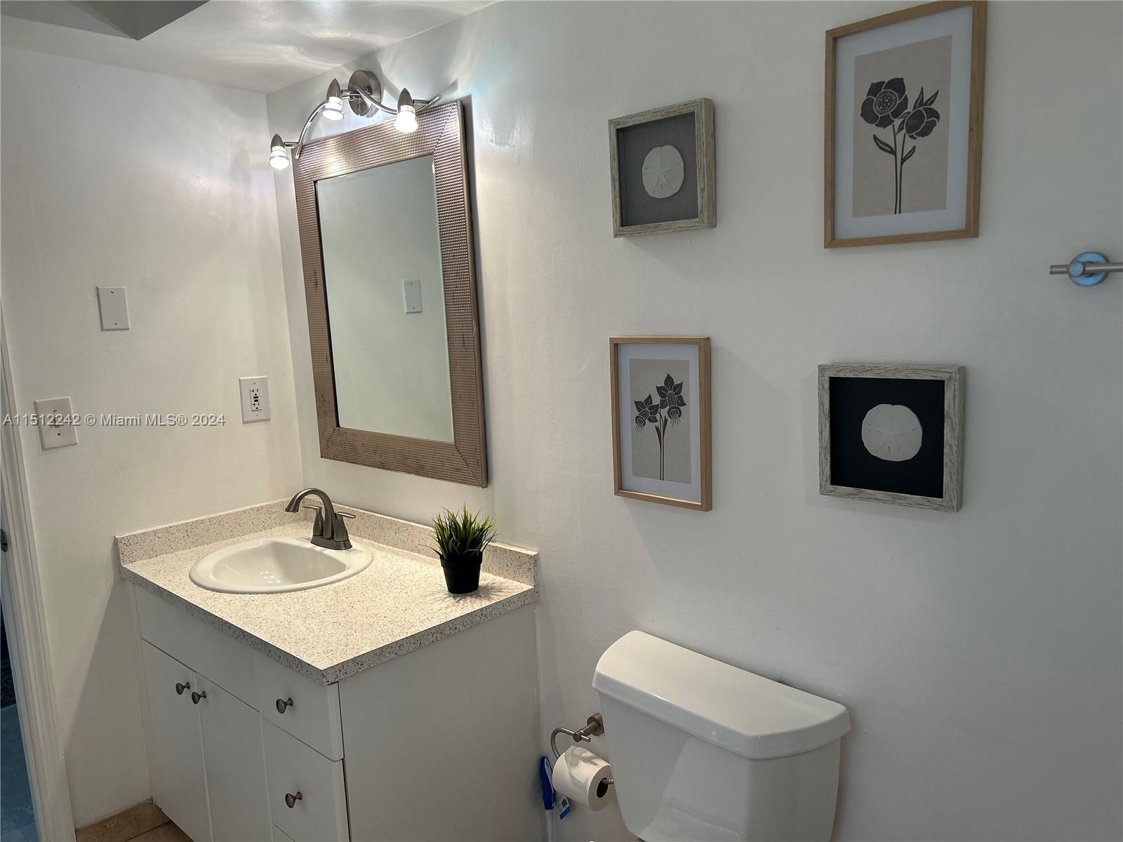 7824 Collins Ave 402, Miami Beach, Florida 33141, 2 Bedrooms Bedrooms, ,2 BathroomsBathrooms,Residentiallease,For Rent,7824 Collins Ave 402,A11512242