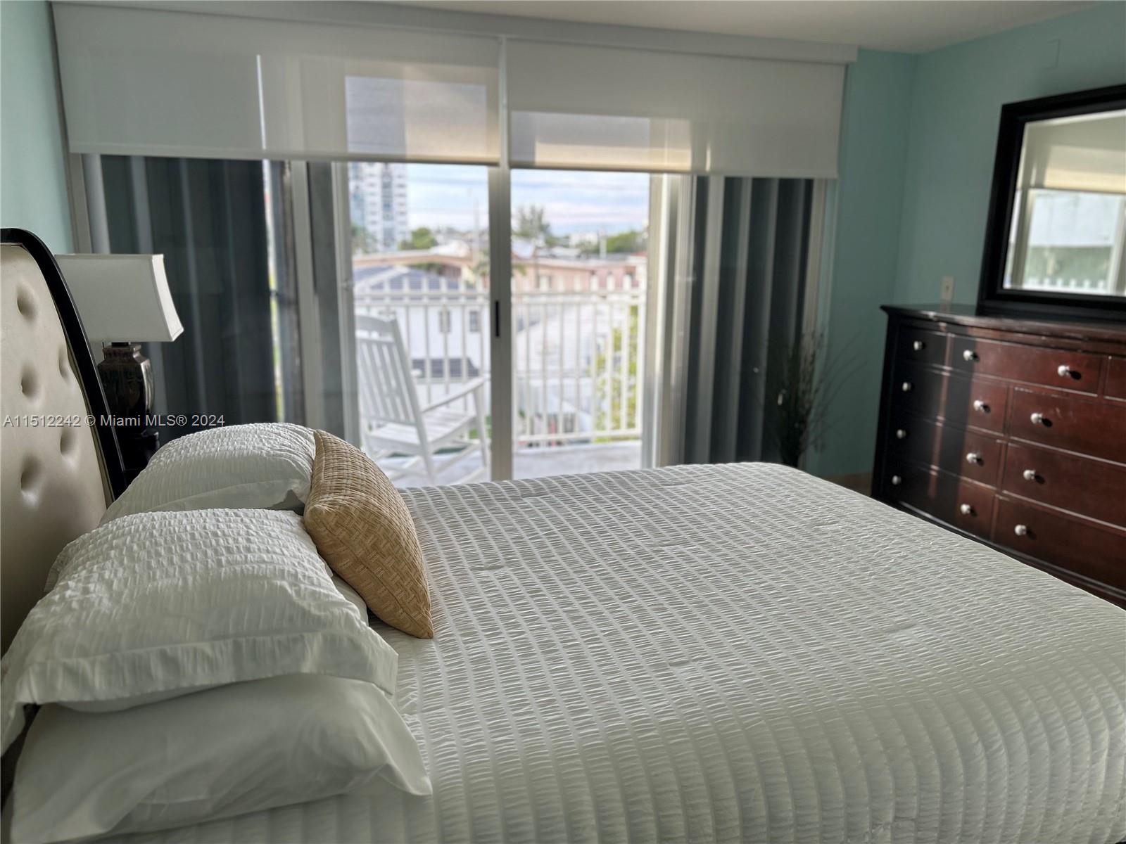 7824 Collins Ave 402, Miami Beach, Florida 33141, 2 Bedrooms Bedrooms, ,2 BathroomsBathrooms,Residentiallease,For Rent,7824 Collins Ave 402,A11512242