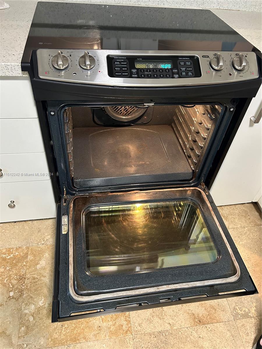 7824 Collins Ave 402, Miami Beach, Florida 33141, 2 Bedrooms Bedrooms, ,2 BathroomsBathrooms,Residentiallease,For Rent,7824 Collins Ave 402,A11512242