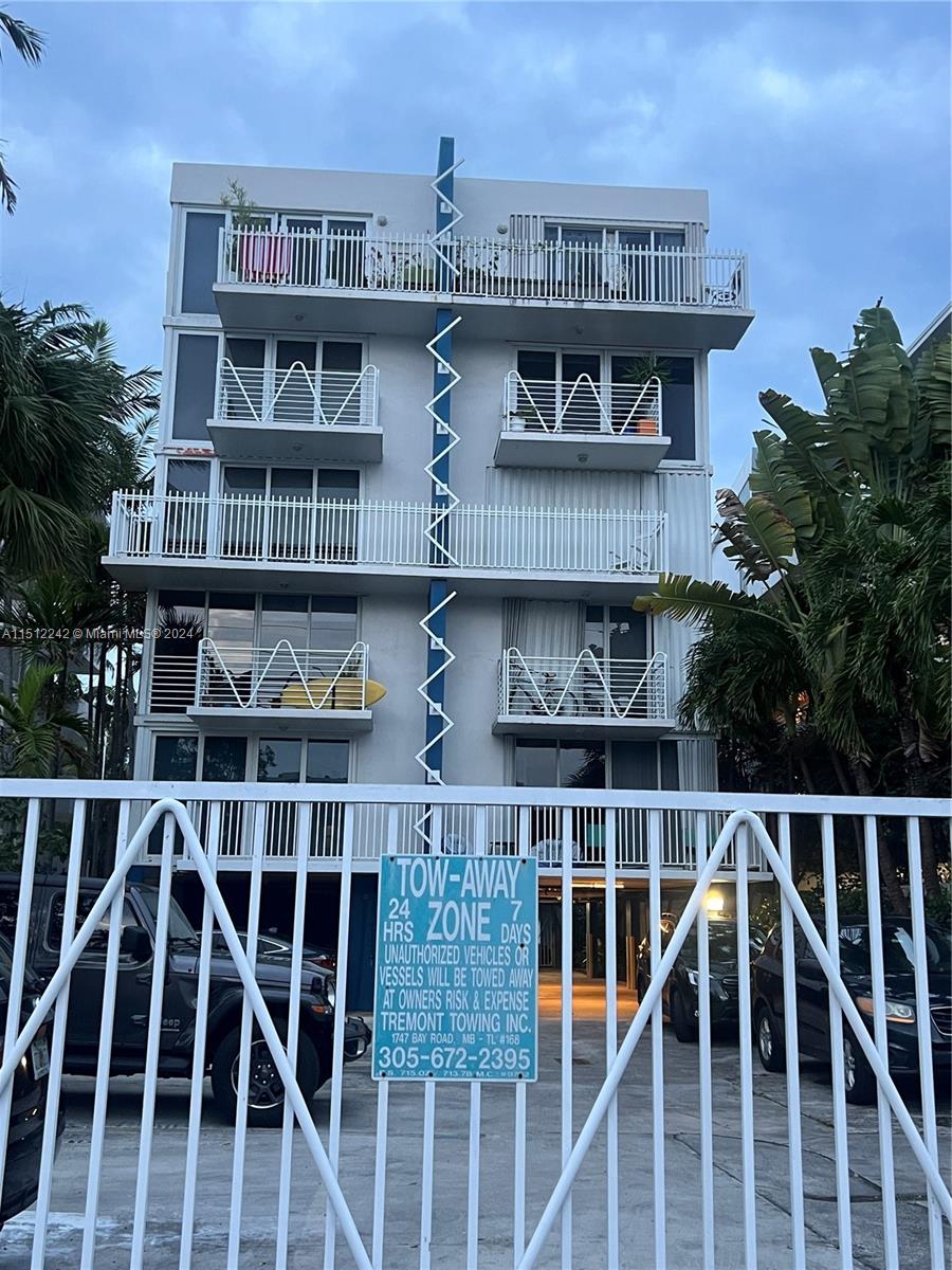 7824 Collins Ave 402, Miami Beach, Florida 33141, 2 Bedrooms Bedrooms, ,2 BathroomsBathrooms,Residentiallease,For Rent,7824 Collins Ave 402,A11512242