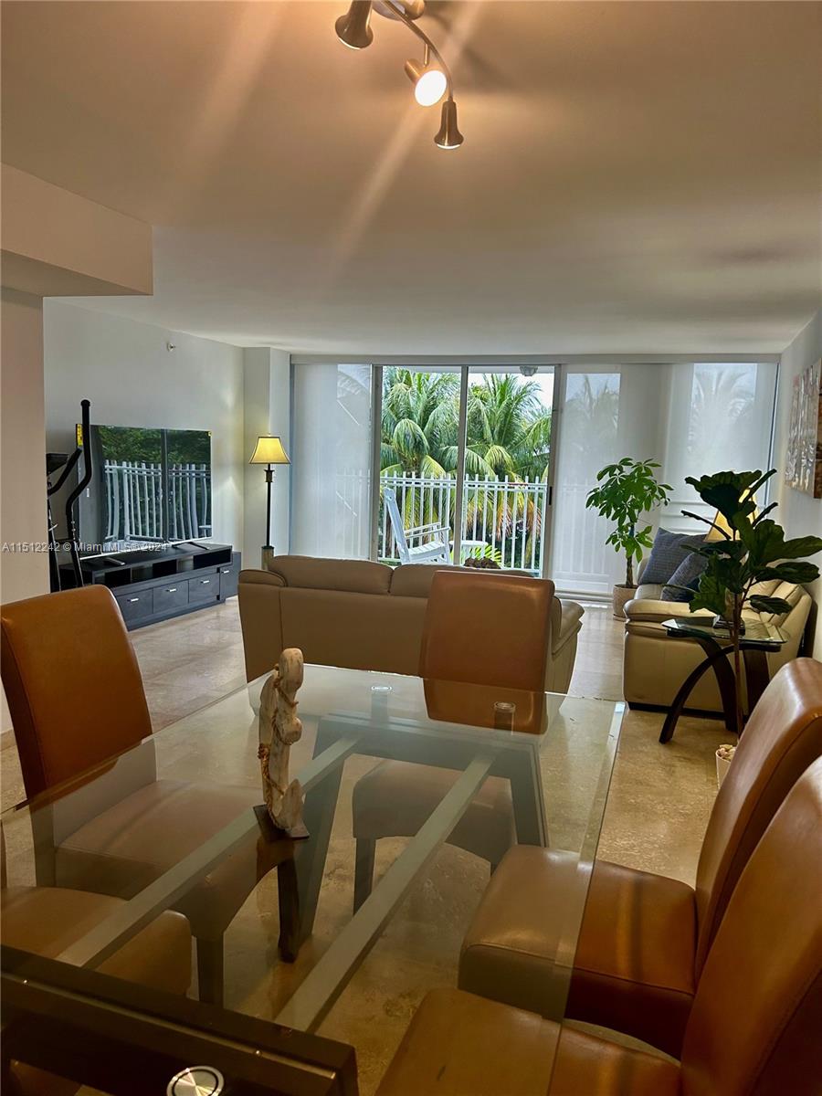 7824 Collins Ave 402, Miami Beach, Florida 33141, 2 Bedrooms Bedrooms, ,2 BathroomsBathrooms,Residentiallease,For Rent,7824 Collins Ave 402,A11512242