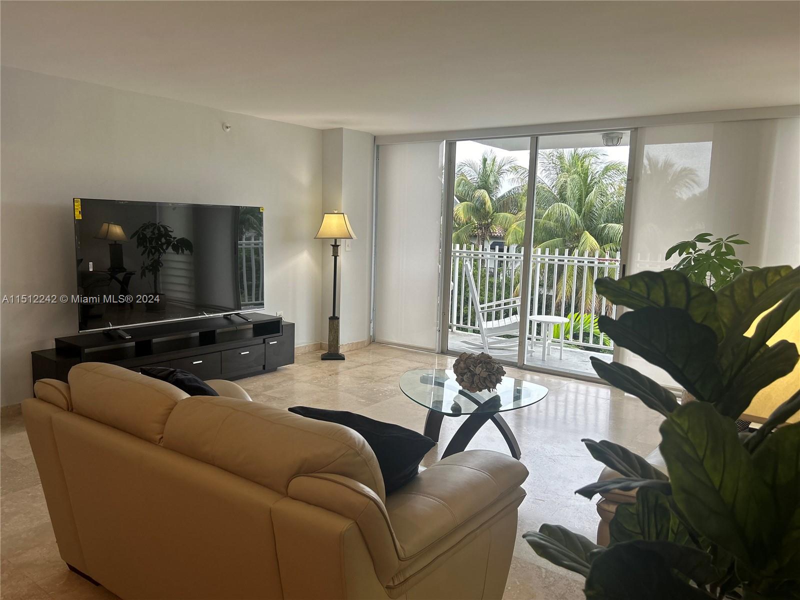 7824 Collins Ave 402, Miami Beach, Florida 33141, 2 Bedrooms Bedrooms, ,2 BathroomsBathrooms,Residentiallease,For Rent,7824 Collins Ave 402,A11512242