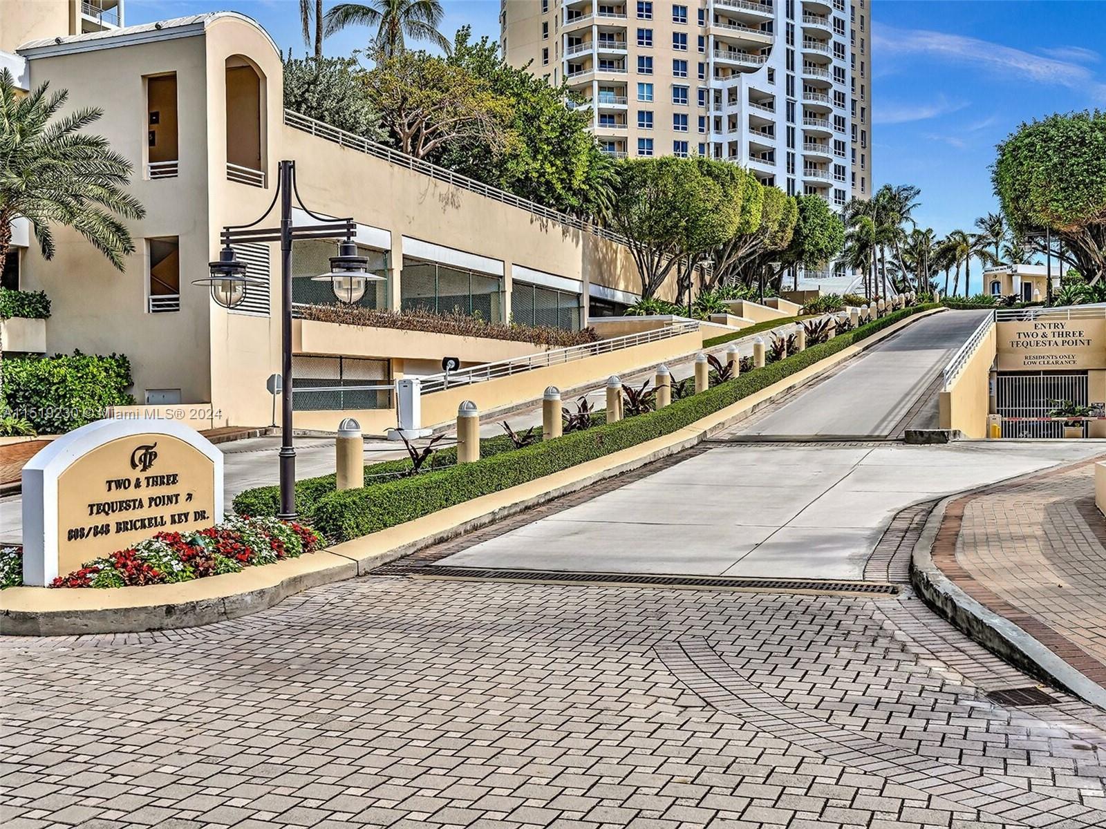 848 Brickell Key Dr 1805, Miami, Florida 33131, 2 Bedrooms Bedrooms, ,2 BathroomsBathrooms,Residential,For Sale,848 Brickell Key Dr 1805,A11519230