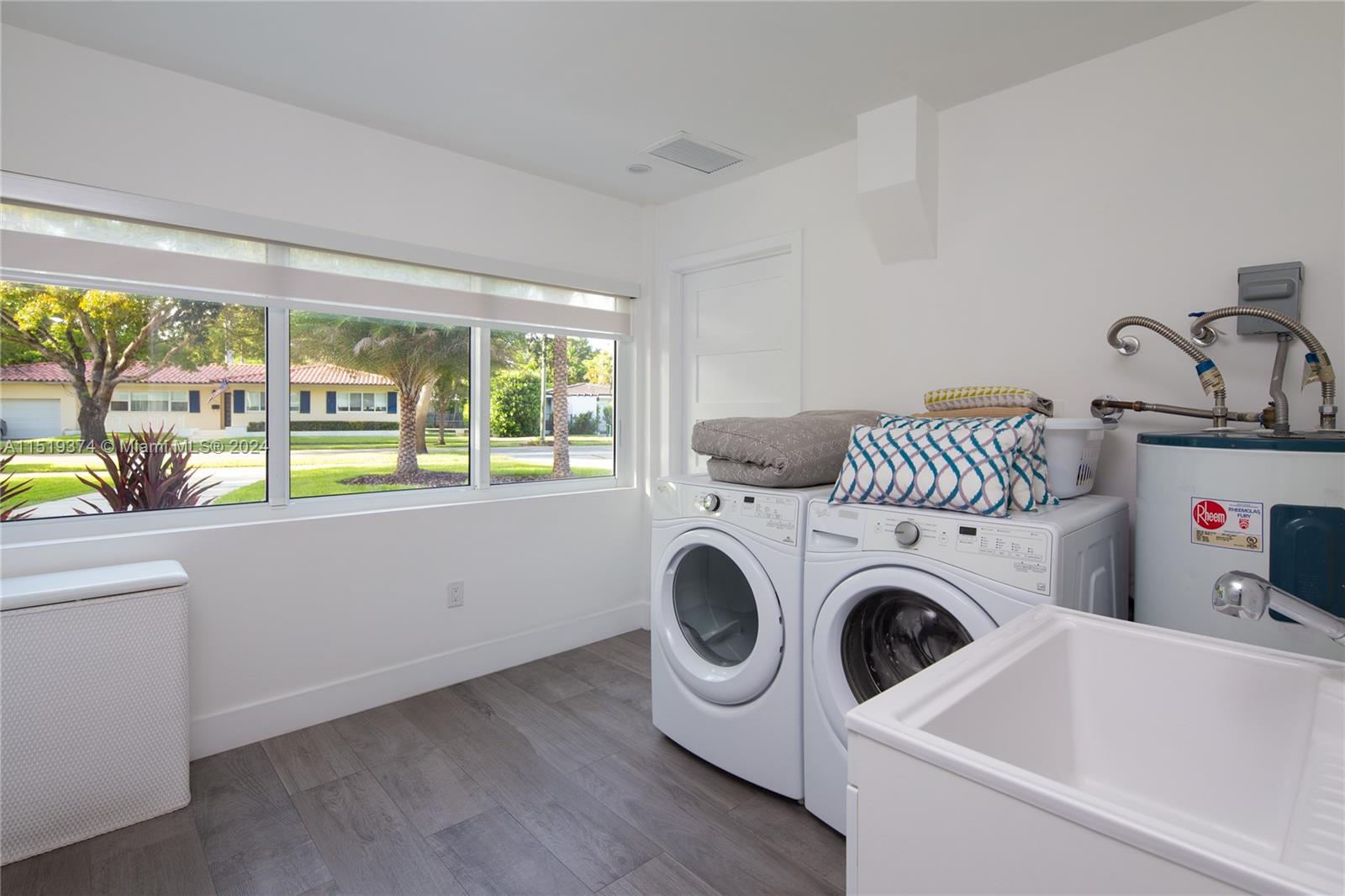 1070 93rd St, Miami Shores, FL, 33138 United States, 5 Bedrooms Bedrooms, ,5 BathroomsBathrooms,Residential,For Sale,93rd St,A11519374