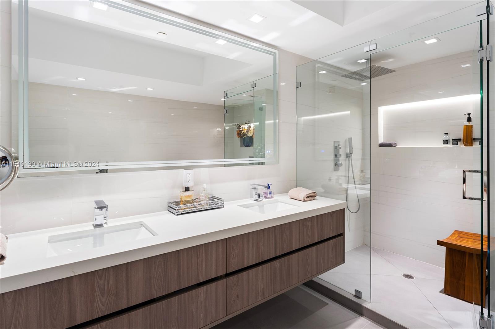 1000 S Pointe Dr 704, Miami Beach, Florida 33139, 3 Bedrooms Bedrooms, ,3 BathroomsBathrooms,Residential,For Sale,1000 S Pointe Dr 704,A11519130