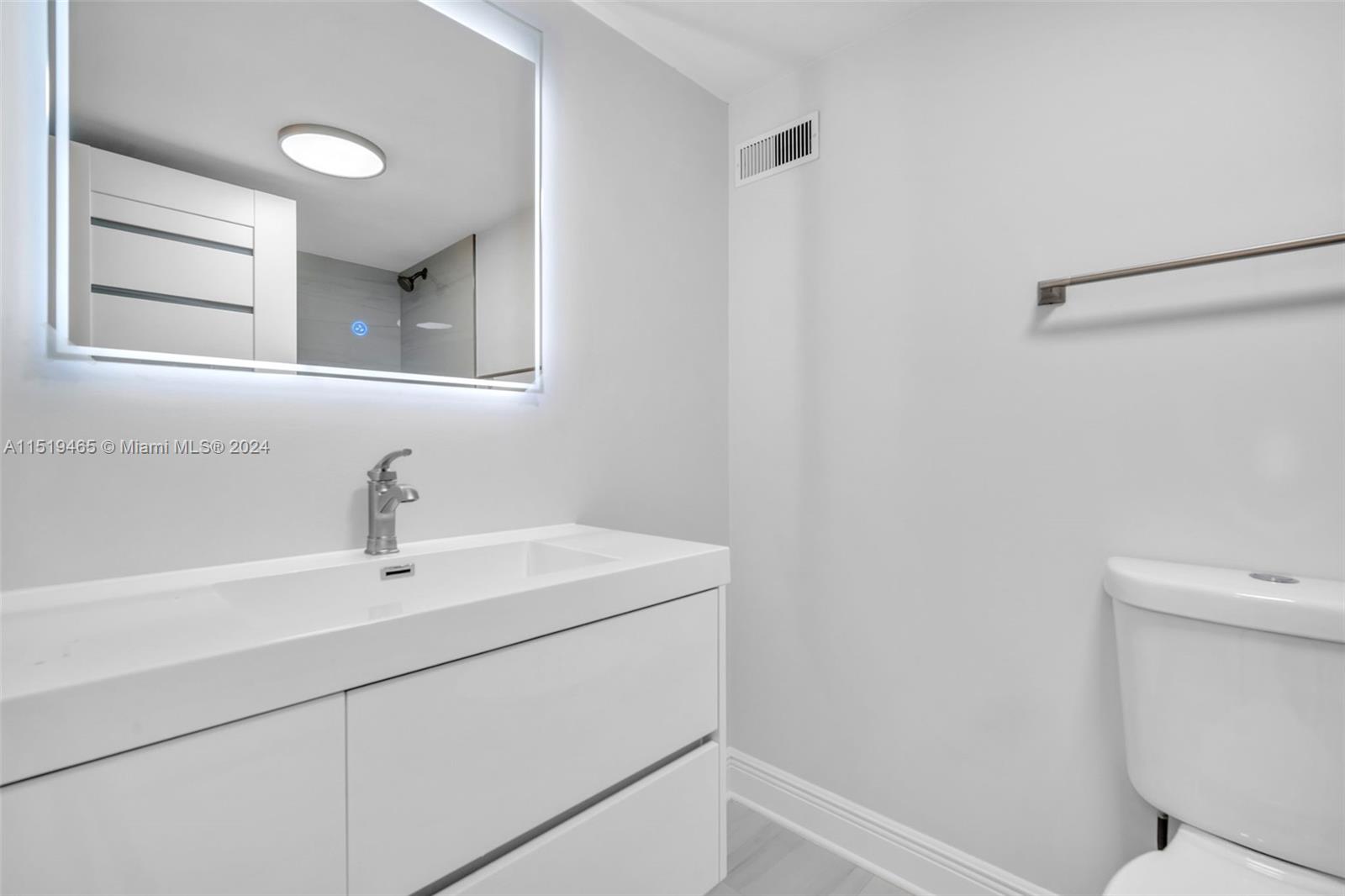 430 Golden Isles Dr 605, Hallandale Beach, Florida 33009, 2 Bedrooms Bedrooms, ,2 BathroomsBathrooms,Residential,For Sale,430 Golden Isles Dr 605,A11519465