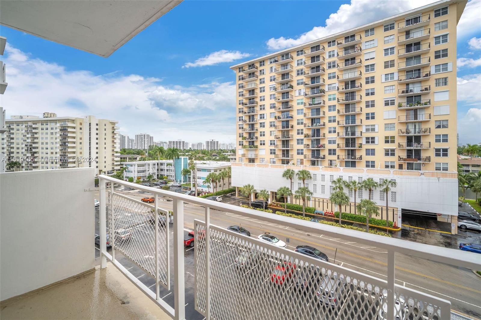 430 Golden Isles Dr 605, Hallandale Beach, Florida 33009, 2 Bedrooms Bedrooms, ,2 BathroomsBathrooms,Residential,For Sale,430 Golden Isles Dr 605,A11519465