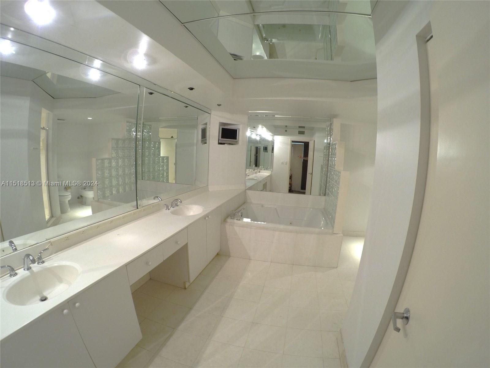 20185 Country Club Dr, Aventura, FL, 33180 United States, 3 Bedrooms Bedrooms, ,3 BathroomsBathrooms,Residential,For Sale,Country Club Dr,A11518513