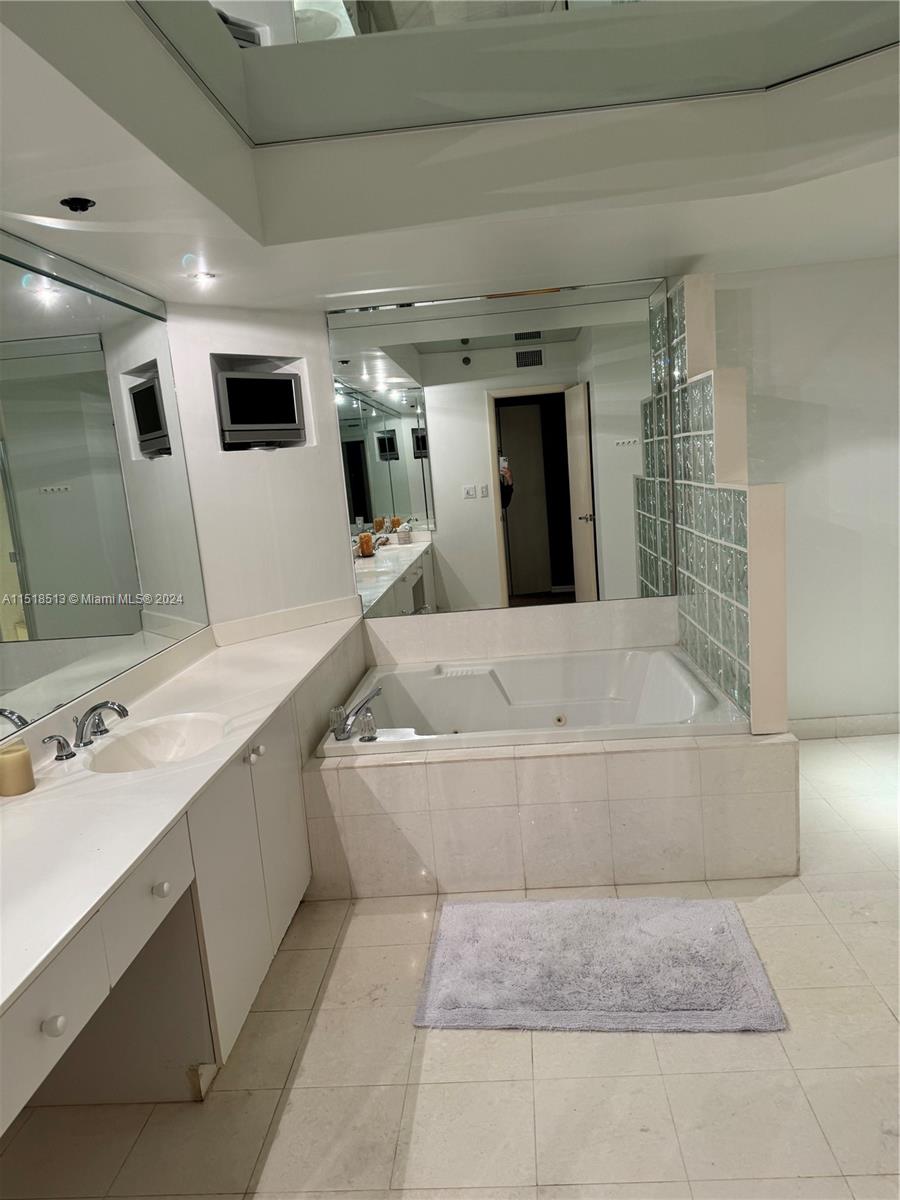 20185 E Country Club Dr TS-9, Aventura, Florida 33180, 3 Bedrooms Bedrooms, ,3 BathroomsBathrooms,Residential,For Sale,20185 E Country Club Dr TS-9,A11518513