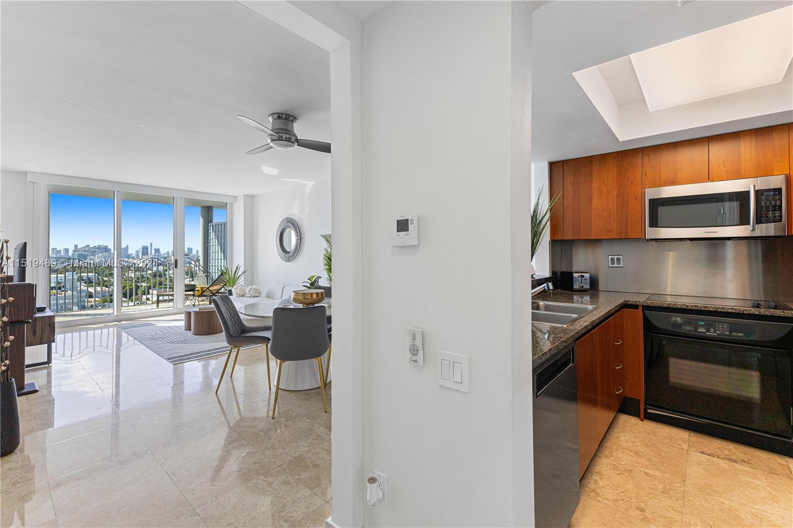 1500 Ocean Dr UPH10, Miami Beach, Florida 33139, 1 Bedroom Bedrooms, ,2 BathroomsBathrooms,Residentiallease,For Rent,1500 Ocean Dr UPH10,A11519489