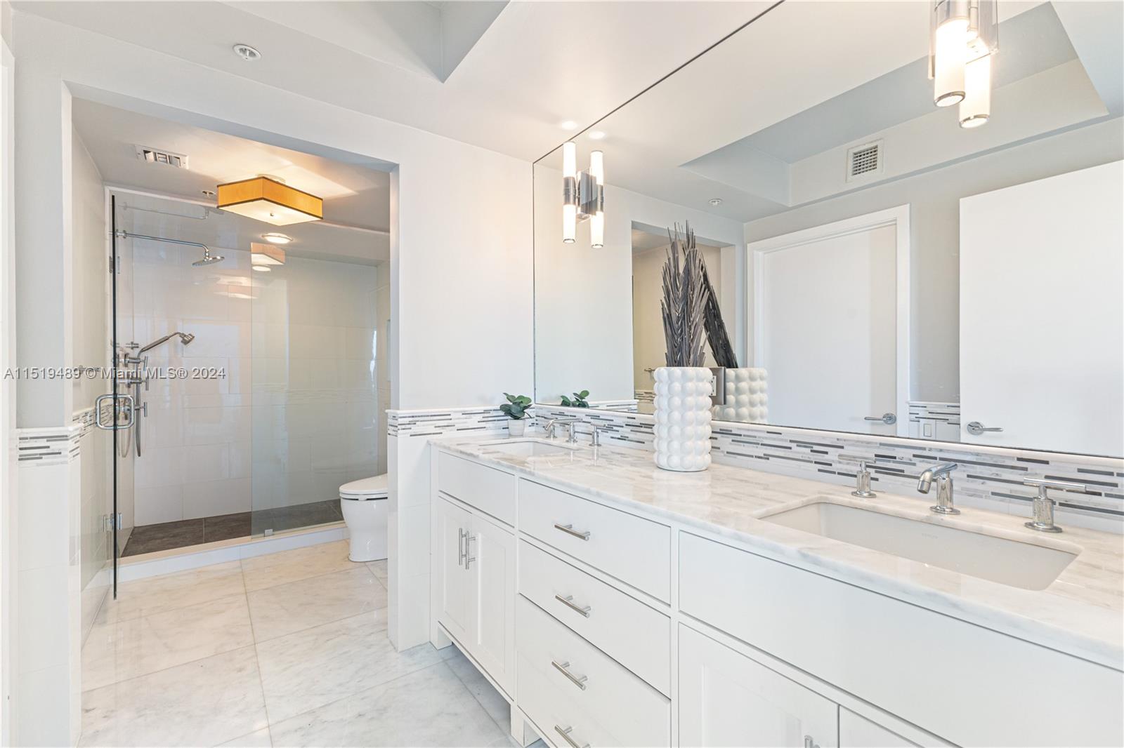 1500 Ocean Dr UPH10, Miami Beach, Florida 33139, 1 Bedroom Bedrooms, ,2 BathroomsBathrooms,Residentiallease,For Rent,1500 Ocean Dr UPH10,A11519489