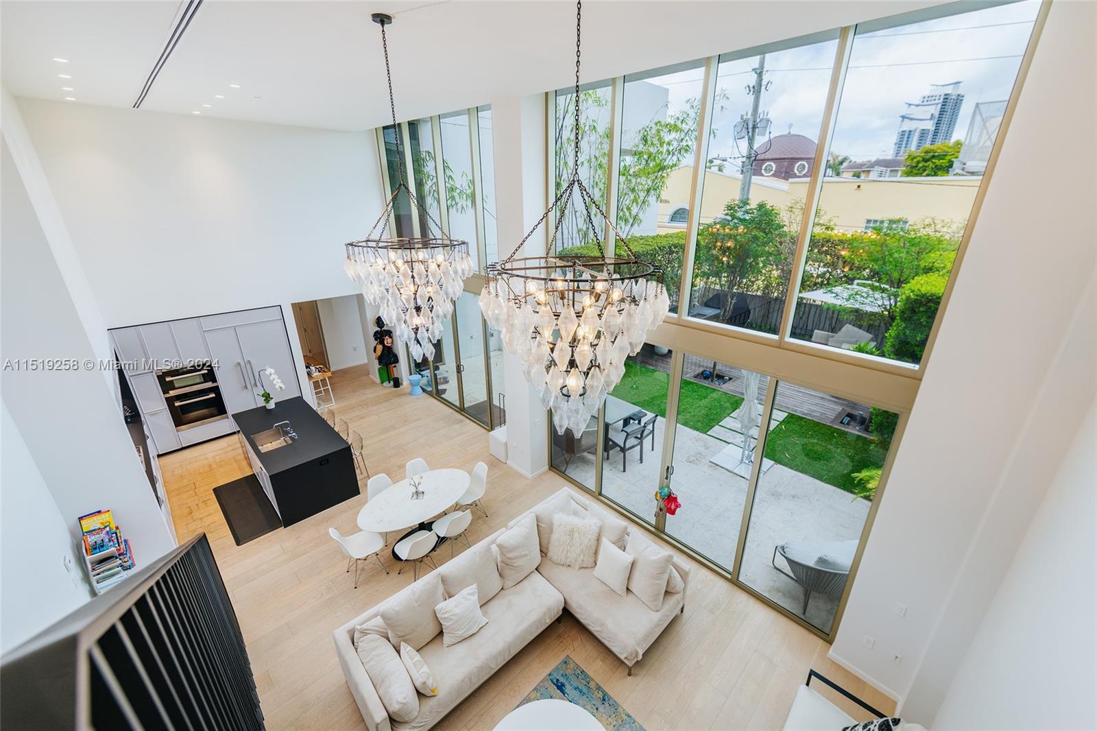 300 Collins Ave 2F, Miami Beach, Florida 33139, 3 Bedrooms Bedrooms, ,3 BathroomsBathrooms,Residentiallease,For Rent,300 Collins Ave 2F,A11519258