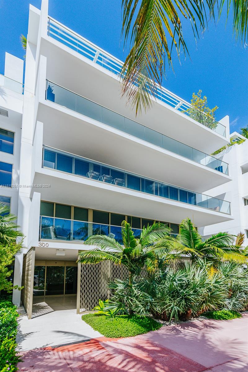 300 Collins Ave 2F, Miami Beach, Florida 33139, 3 Bedrooms Bedrooms, ,3 BathroomsBathrooms,Residentiallease,For Rent,300 Collins Ave 2F,A11519258