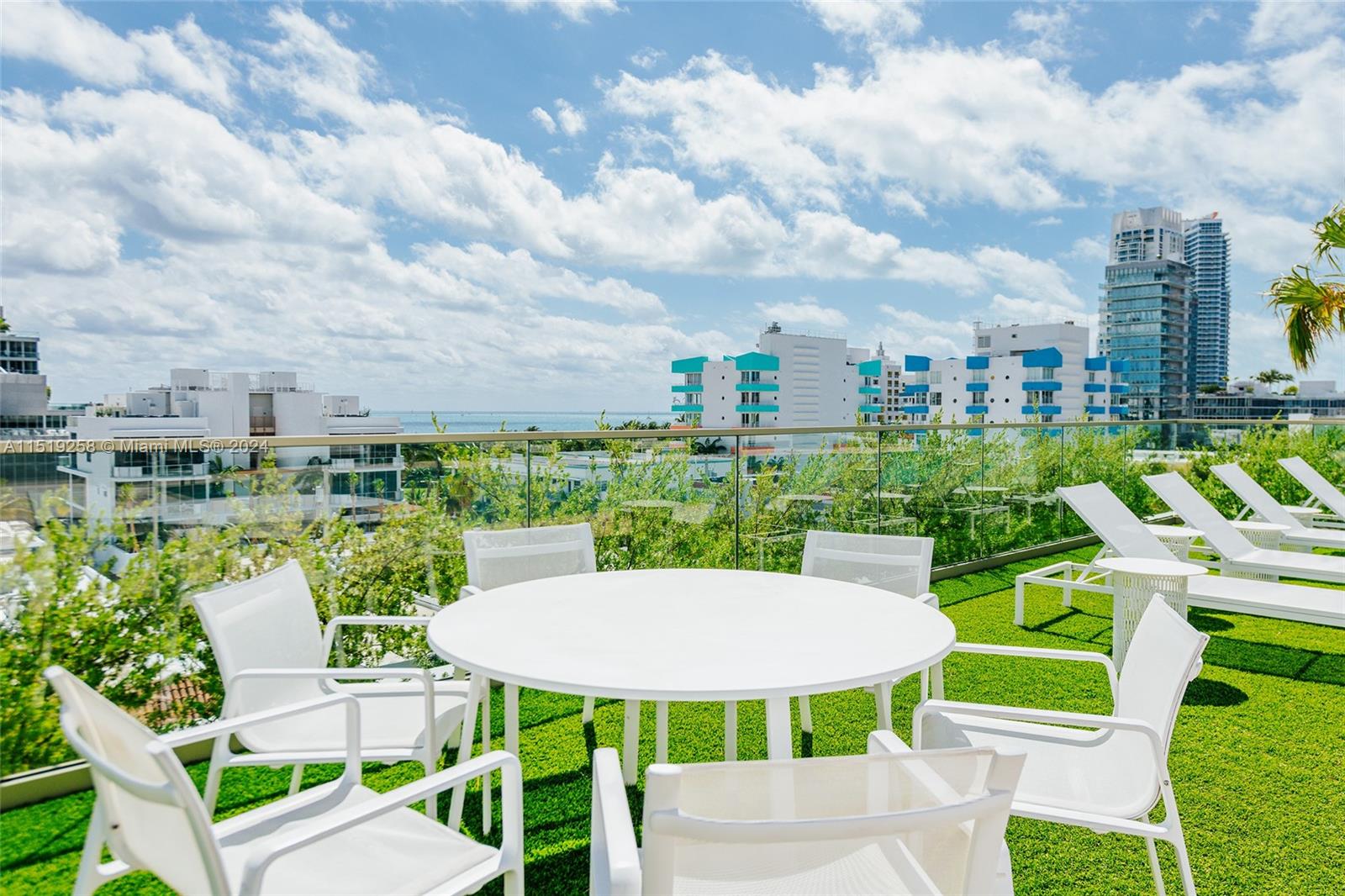 300 Collins Ave 2F, Miami Beach, Florida 33139, 3 Bedrooms Bedrooms, ,3 BathroomsBathrooms,Residentiallease,For Rent,300 Collins Ave 2F,A11519258