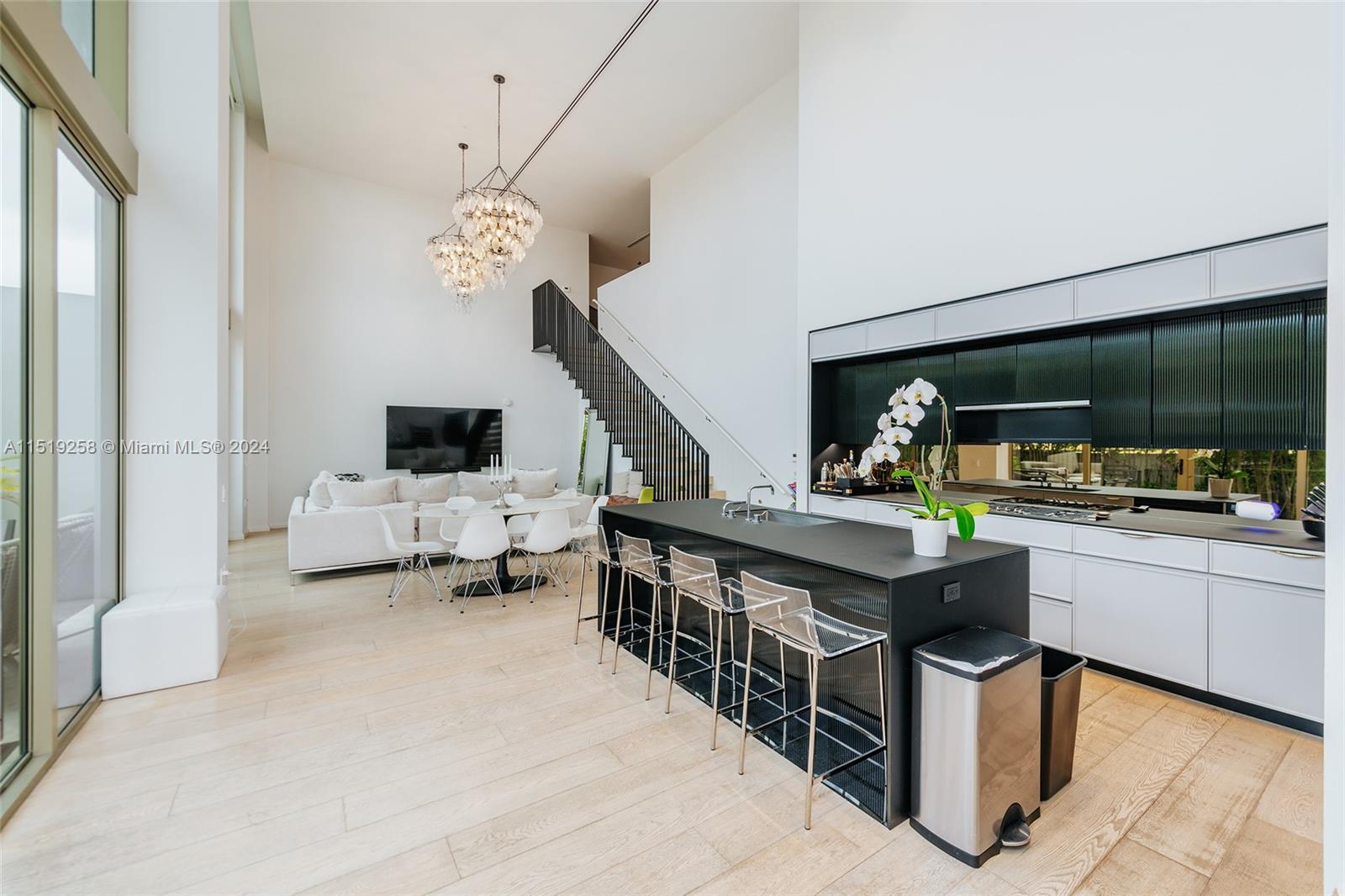 300 Collins Ave 2F, Miami Beach, Florida 33139, 3 Bedrooms Bedrooms, ,3 BathroomsBathrooms,Residentiallease,For Rent,300 Collins Ave 2F,A11519258