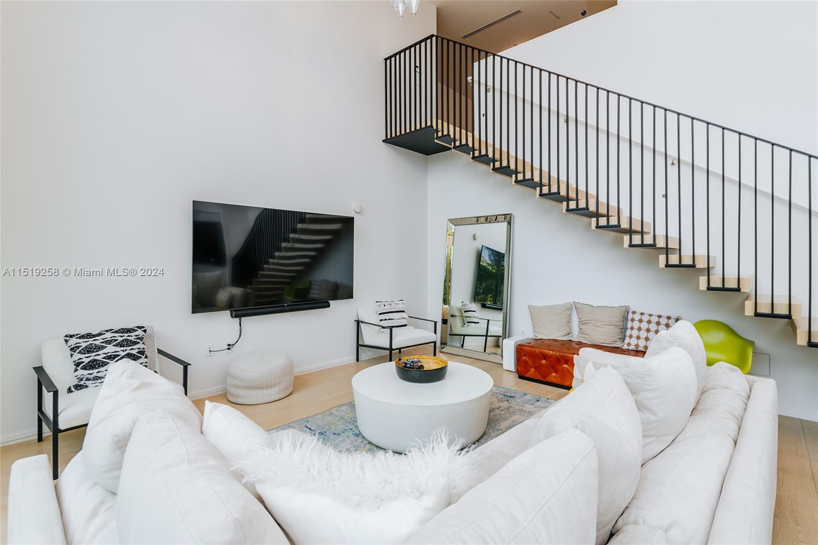 300 Collins Ave 2F, Miami Beach, Florida 33139, 3 Bedrooms Bedrooms, ,3 BathroomsBathrooms,Residentiallease,For Rent,300 Collins Ave 2F,A11519258