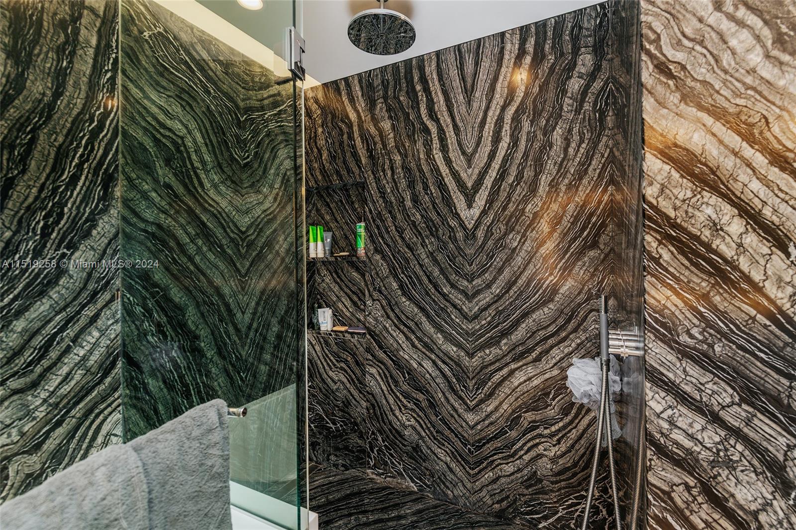 300 Collins Ave 2F, Miami Beach, Florida 33139, 3 Bedrooms Bedrooms, ,3 BathroomsBathrooms,Residentiallease,For Rent,300 Collins Ave 2F,A11519258