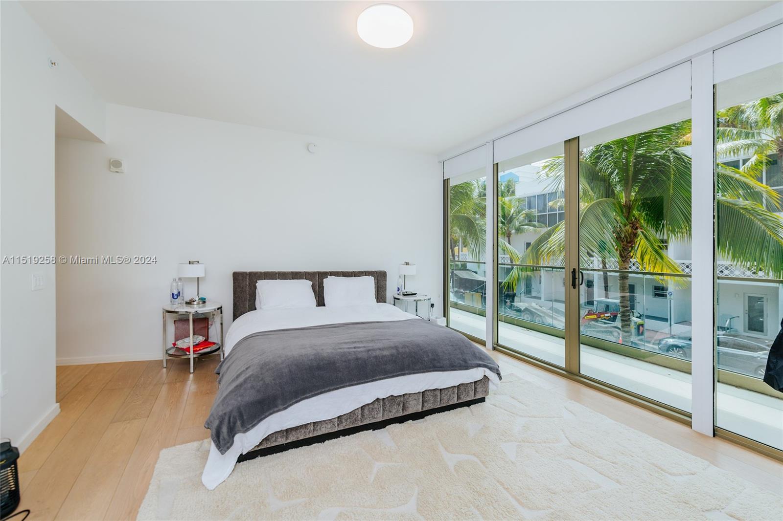 300 Collins Ave 2F, Miami Beach, Florida 33139, 3 Bedrooms Bedrooms, ,3 BathroomsBathrooms,Residentiallease,For Rent,300 Collins Ave 2F,A11519258